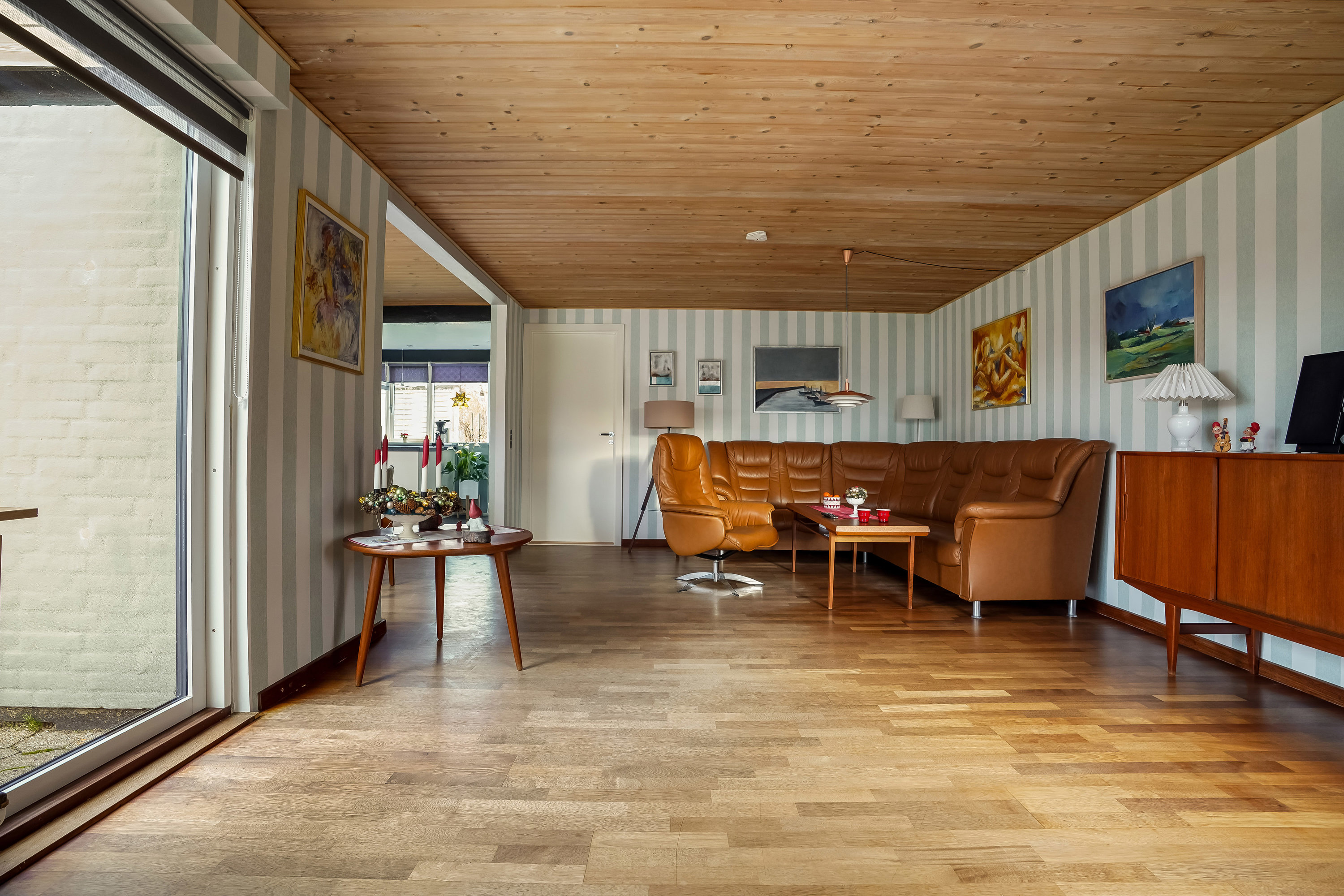 Fremhævet stue billede i fuldskærmstilstand. Billede af Marthavænget 10, Næsby, 5270 Odense N