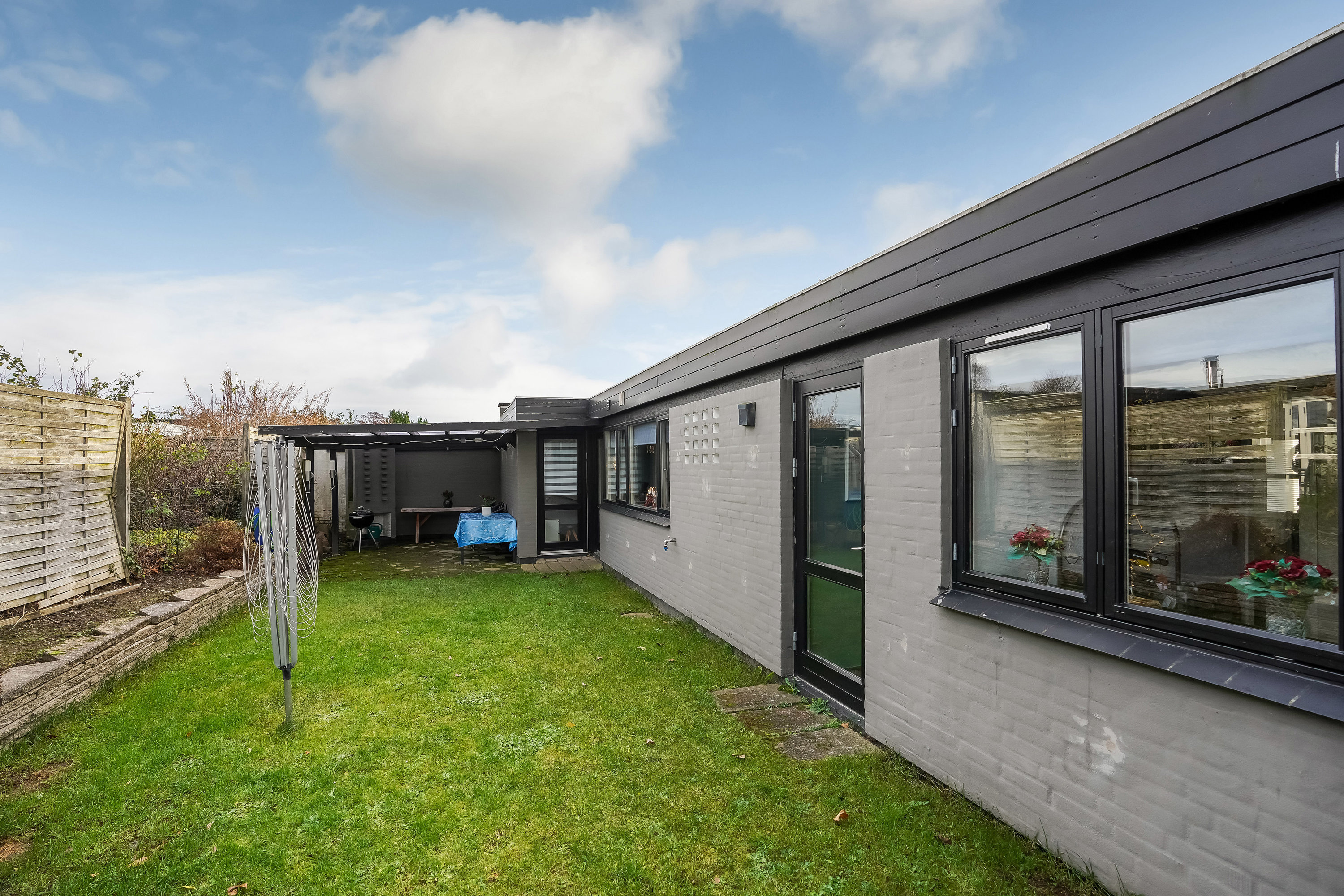 Fremhævet have billede i fuldskærmstilstand. Billede af Marthavænget 10, Næsby, 5270 Odense N