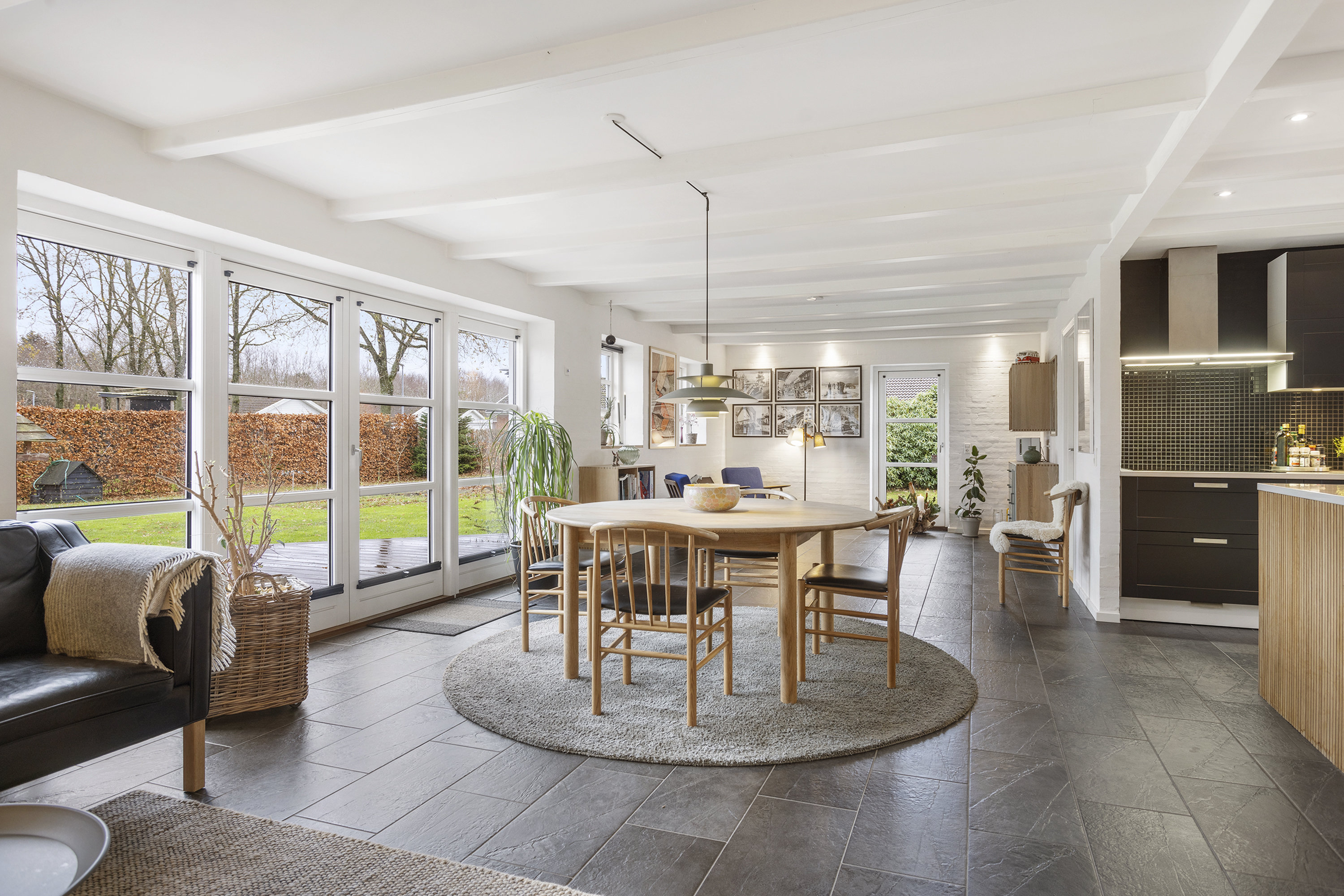 Fremhævet stue billede i fuldskærmstilstand. Billede af Østeralle 64, 9300 Sæby