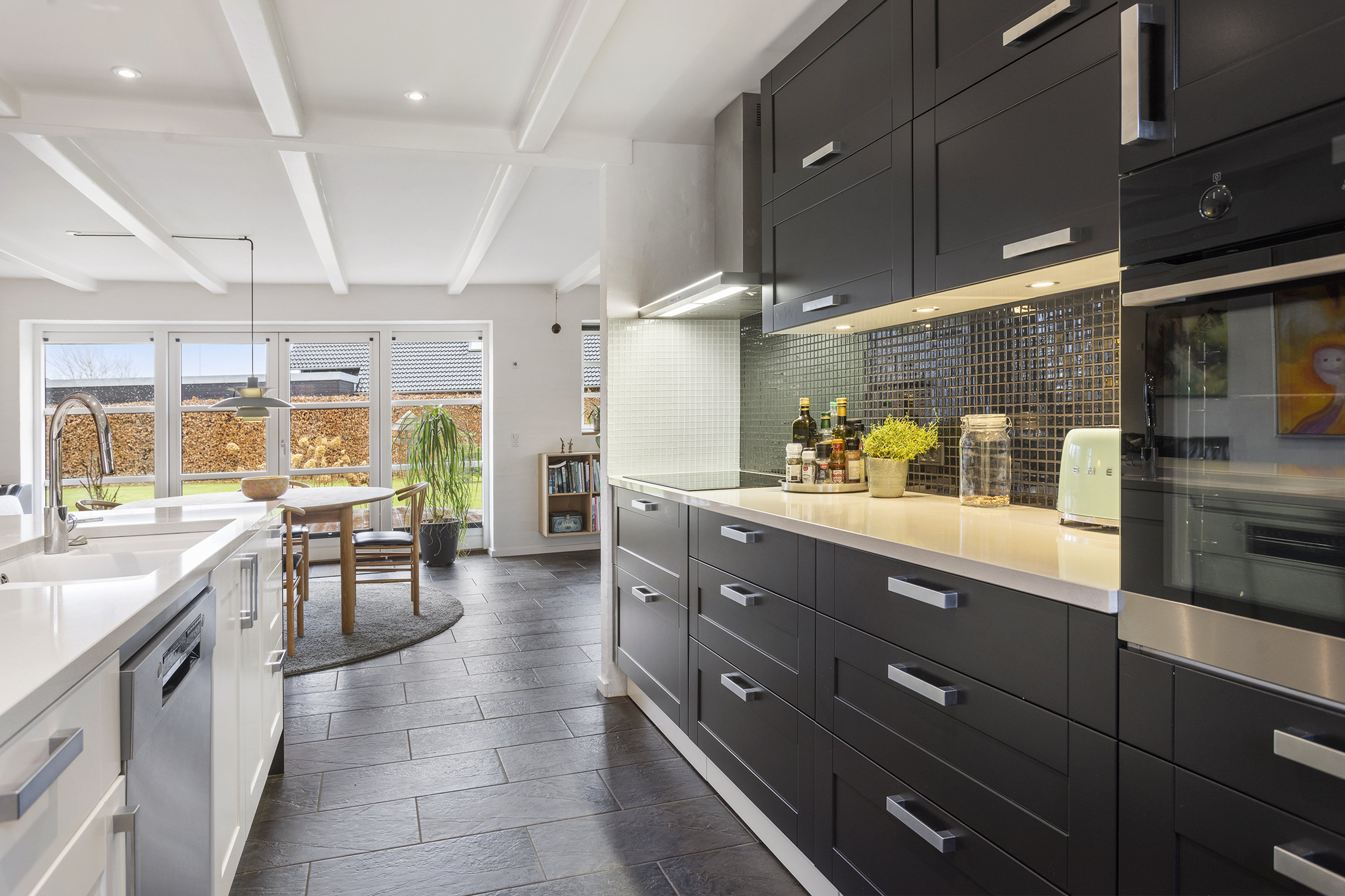 Fremhævet køkken billede i fuldskærmstilstand. Billede af Østeralle 64, 9300 Sæby