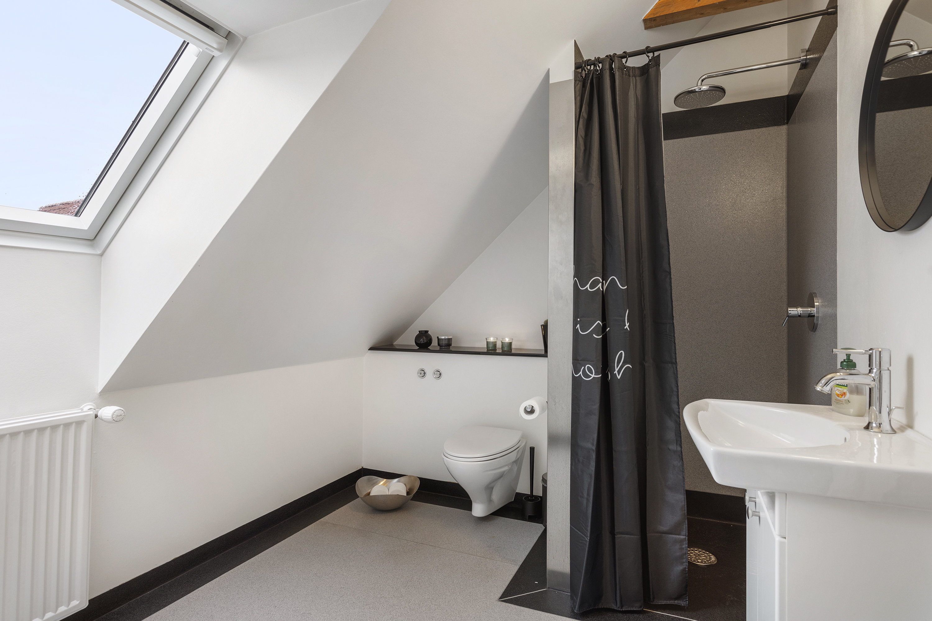 Fremhævet badeværelse billede i fuldskærmstilstand. Billede af Østeralle 64, 9300 Sæby