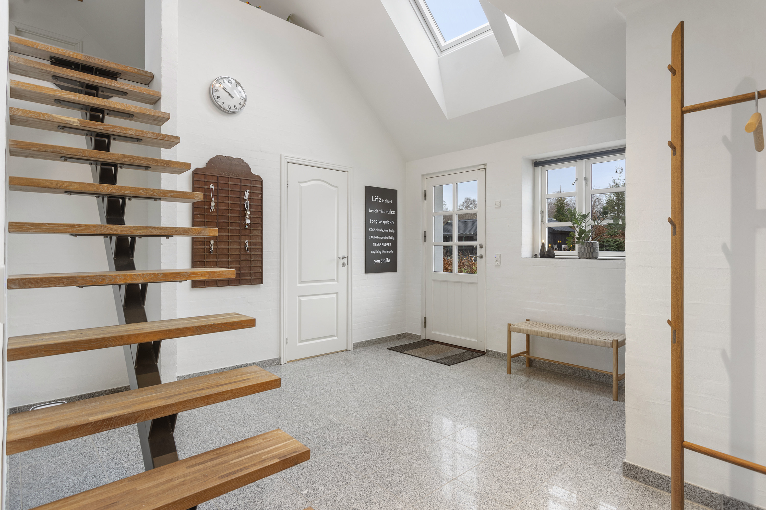 Fremhævet entré billede i fuldskærmstilstand. Billede af Østeralle 64, 9300 Sæby