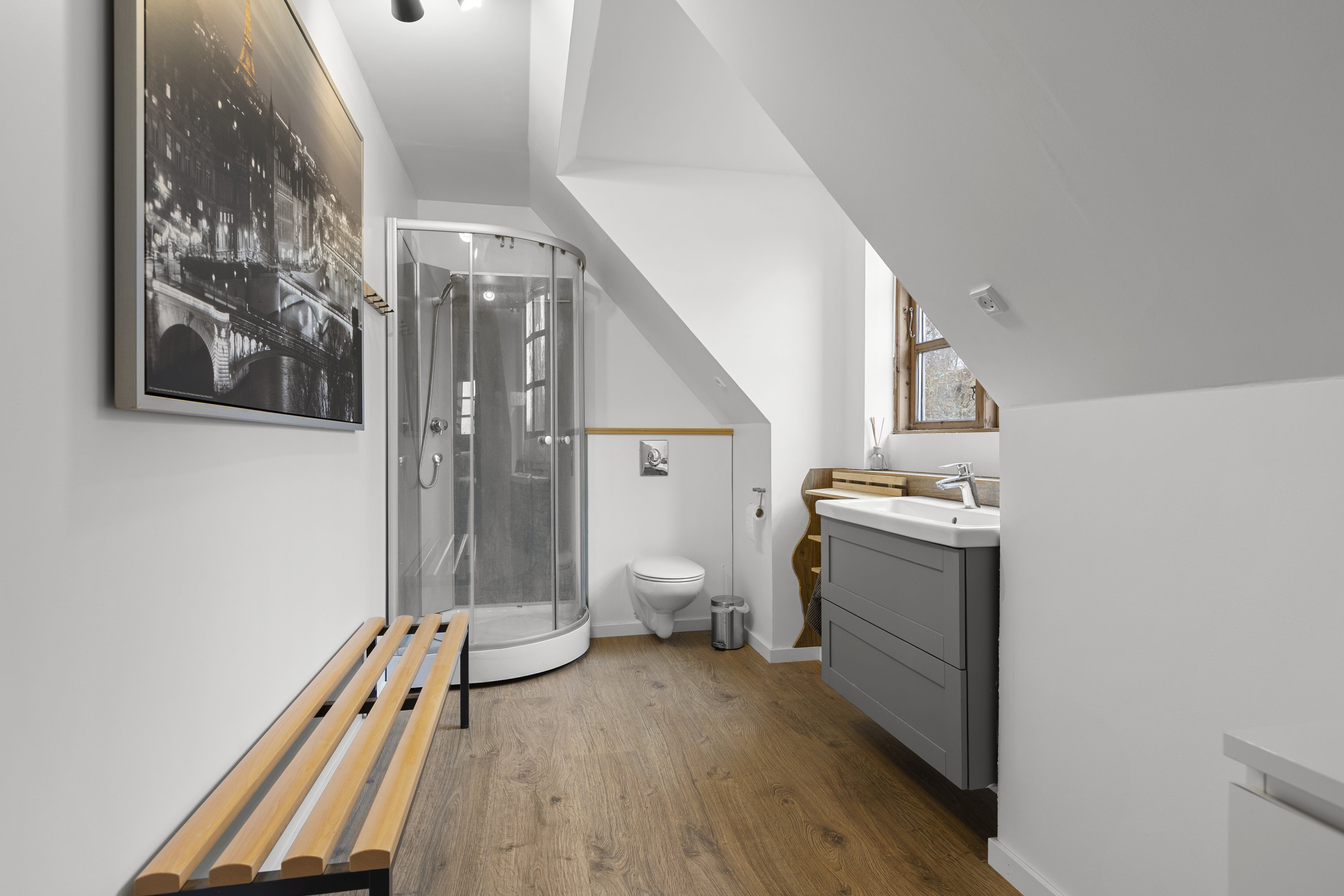 Fremhævet badeværelse billede i fuldskærmstilstand. Billede af Hovedgaden 106, 4295 Stenlille