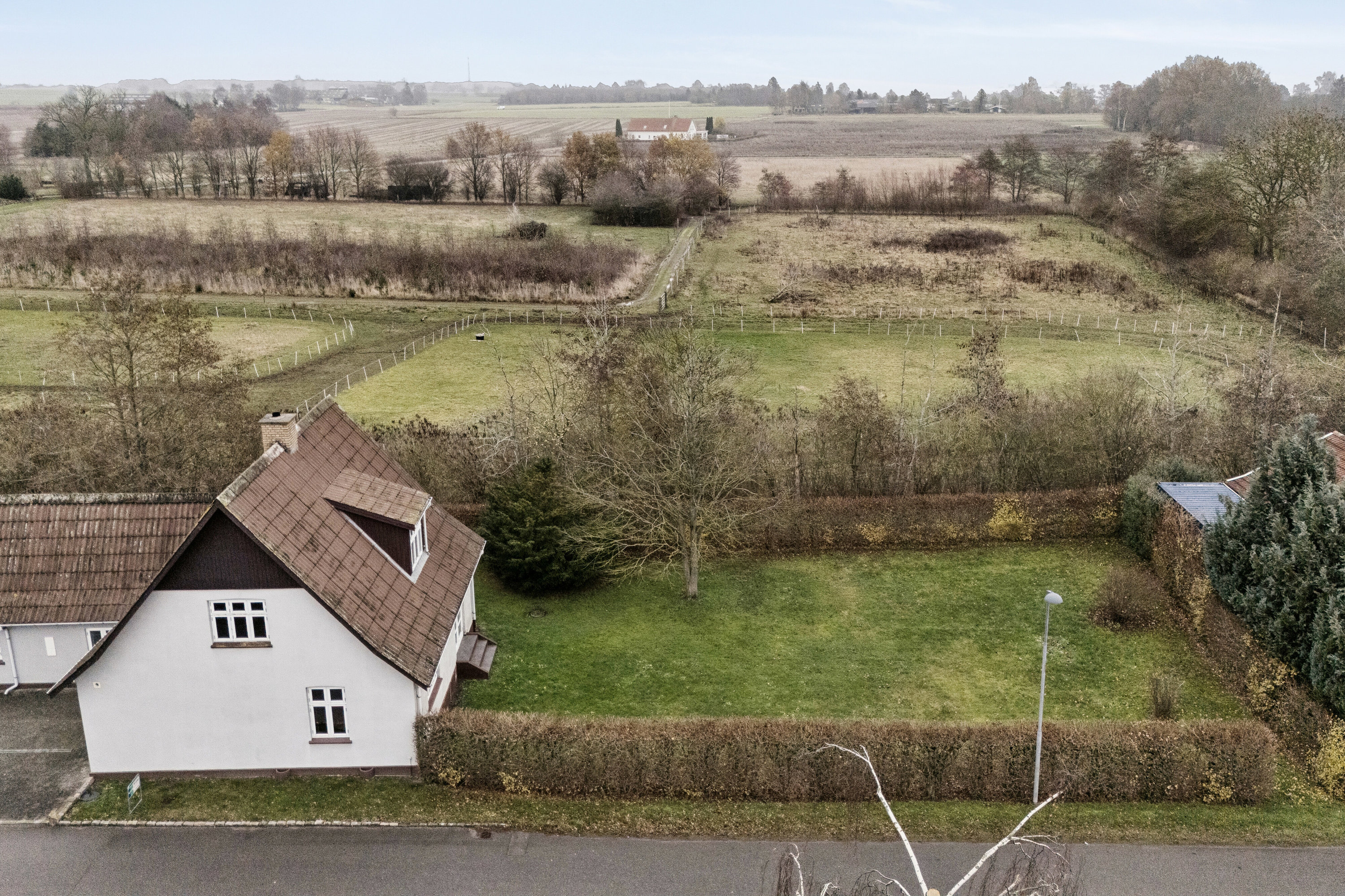 Fremhævet set fra vejen billede i fuldskærmstilstand. Billede af Hørby Færgevej 11, Hørby, 4300 Holbæk