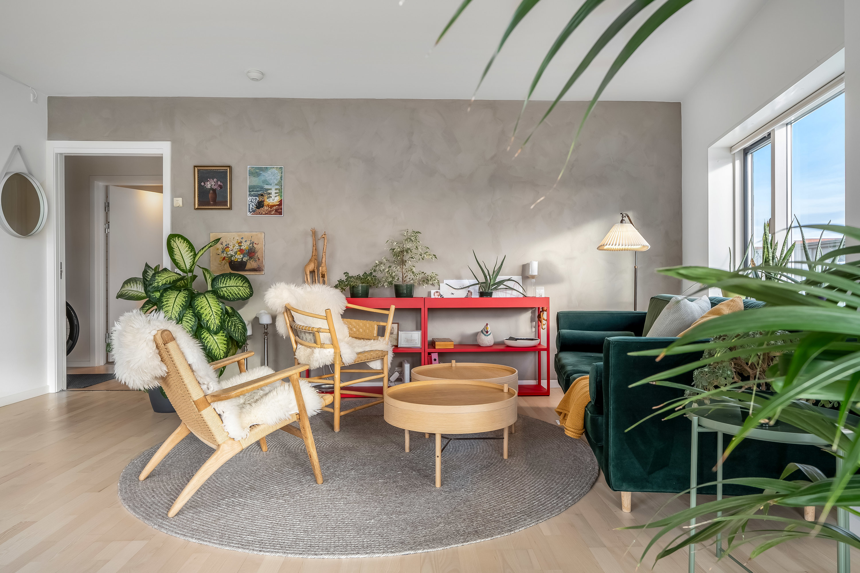 Fremhævet stue billede i fuldskærmstilstand. Billede af Trollesvej 4, 1. 16., 3400 Hillerød