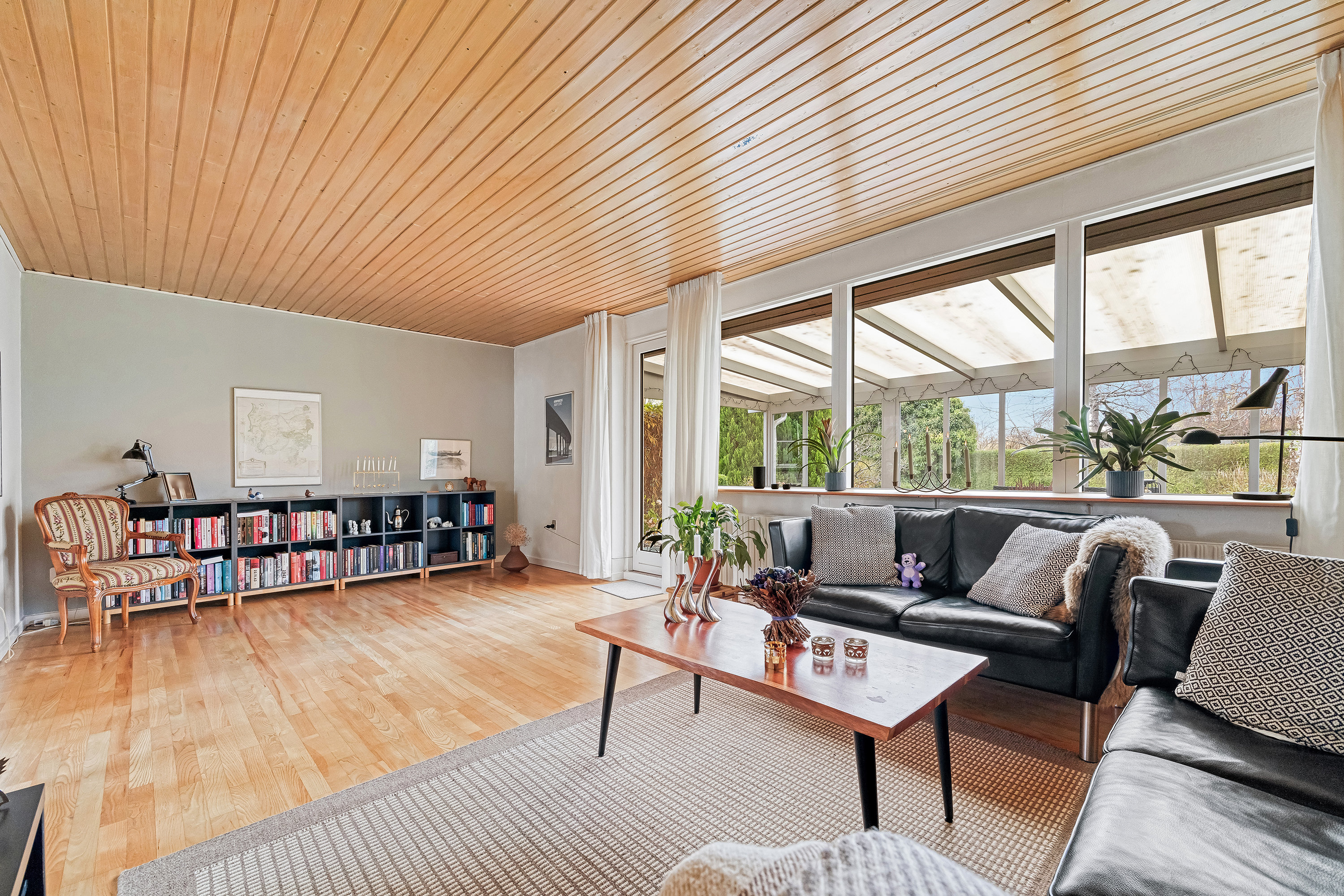 Fremhævet stue billede i fuldskærmstilstand. Billede af Lerager 50, 3600 Frederikssund