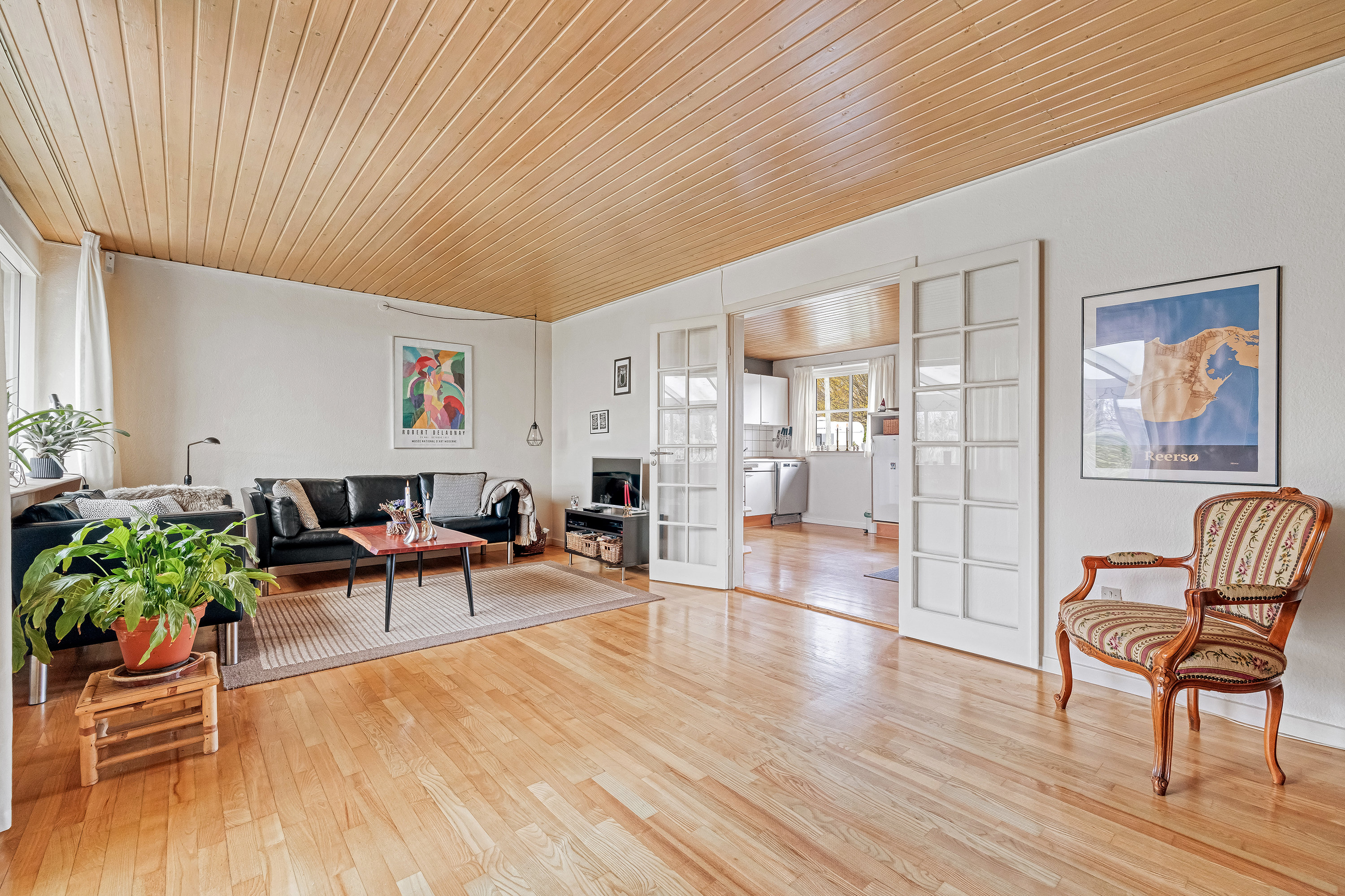 Fremhævet stue billede i fuldskærmstilstand. Billede af Lerager 50, 3600 Frederikssund