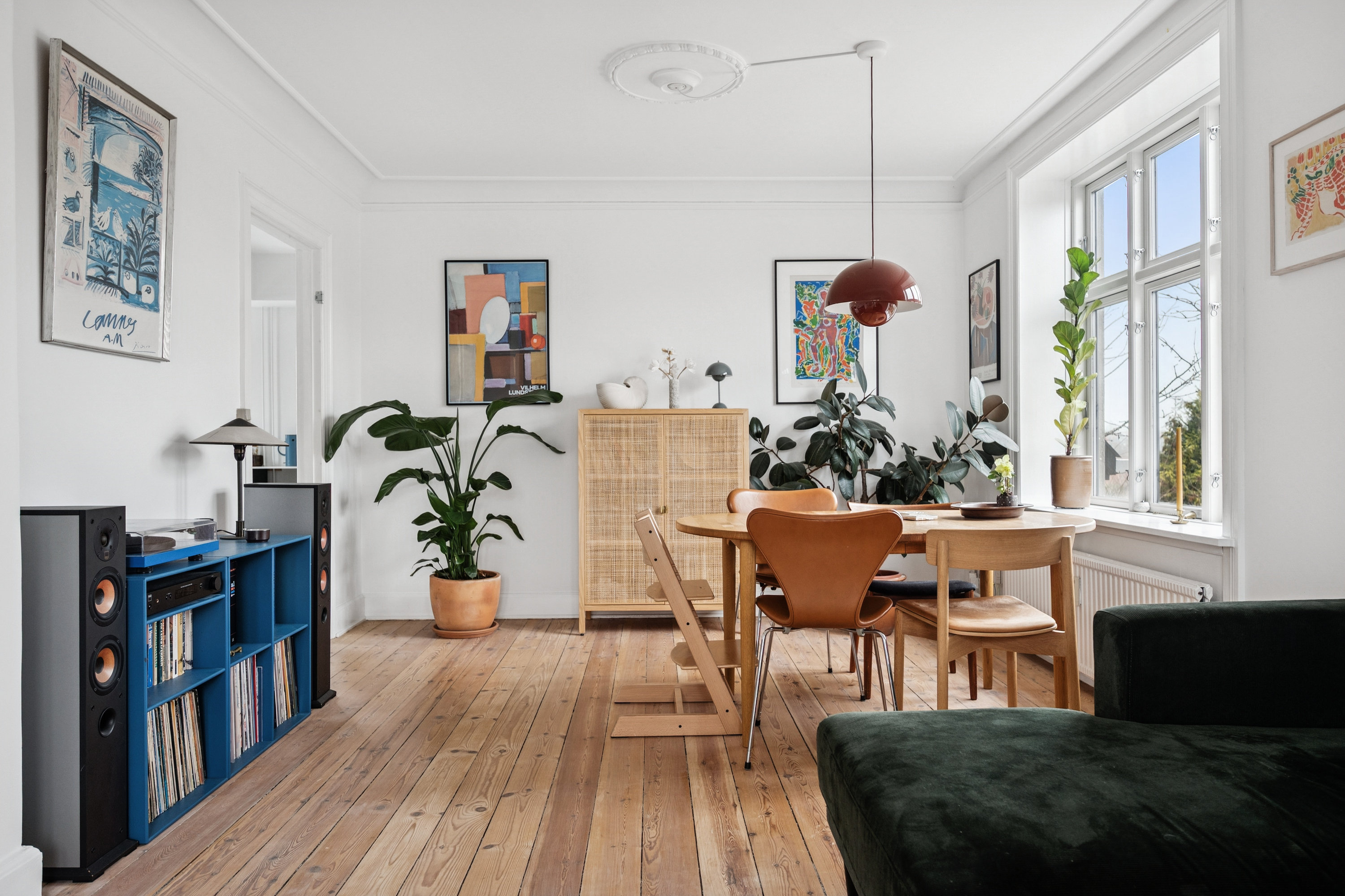 Fremhævet stue billede i fuldskærmstilstand. Billede af Emdrup Kærvej 3, 1., 2400 København NV