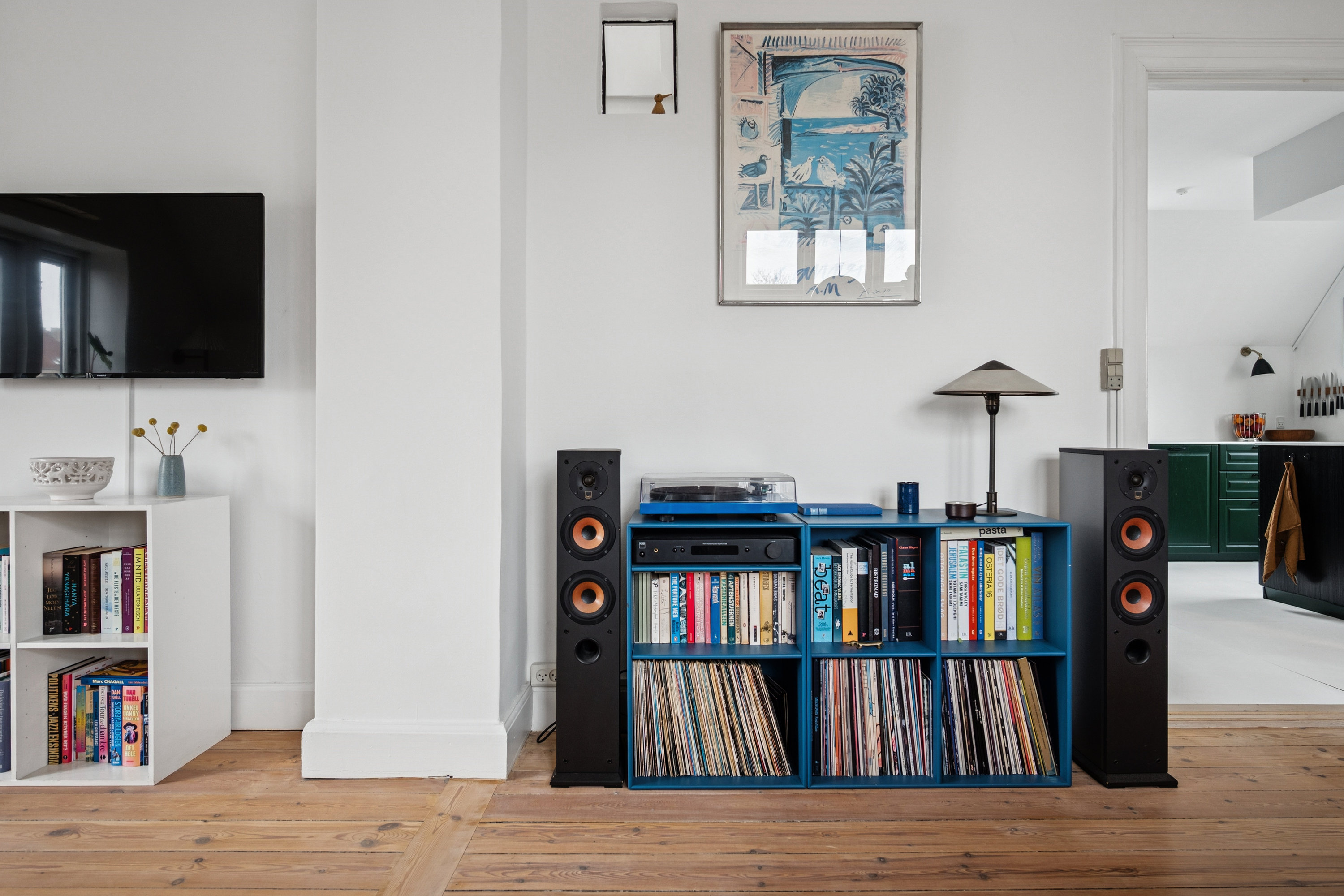 Fremhævet stue billede i fuldskærmstilstand. Billede af Emdrup Kærvej 3, 1., 2400 København NV