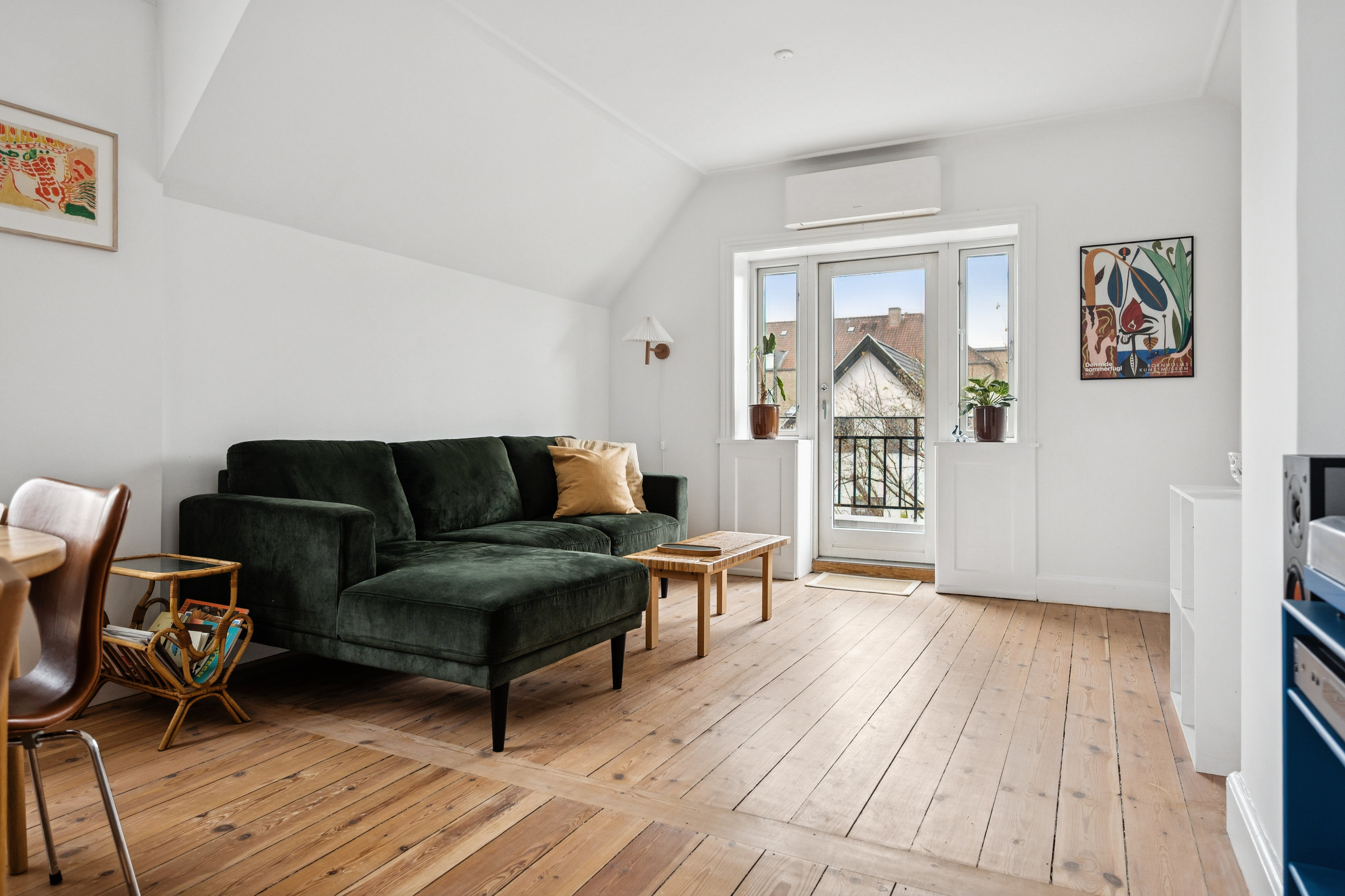 Fremhævet stue billede i fuldskærmstilstand. Billede af Emdrup Kærvej 3, 1., 2400 København NV