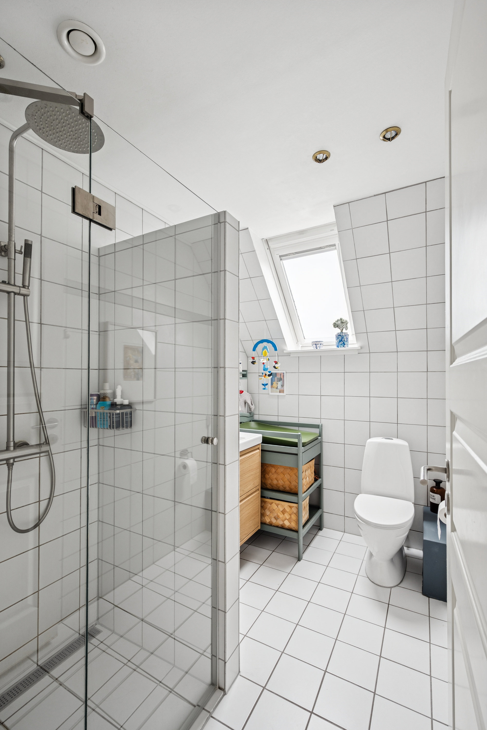 Fremhævet badeværelse billede i fuldskærmstilstand. Billede af Emdrup Kærvej 3, 1., 2400 København NV