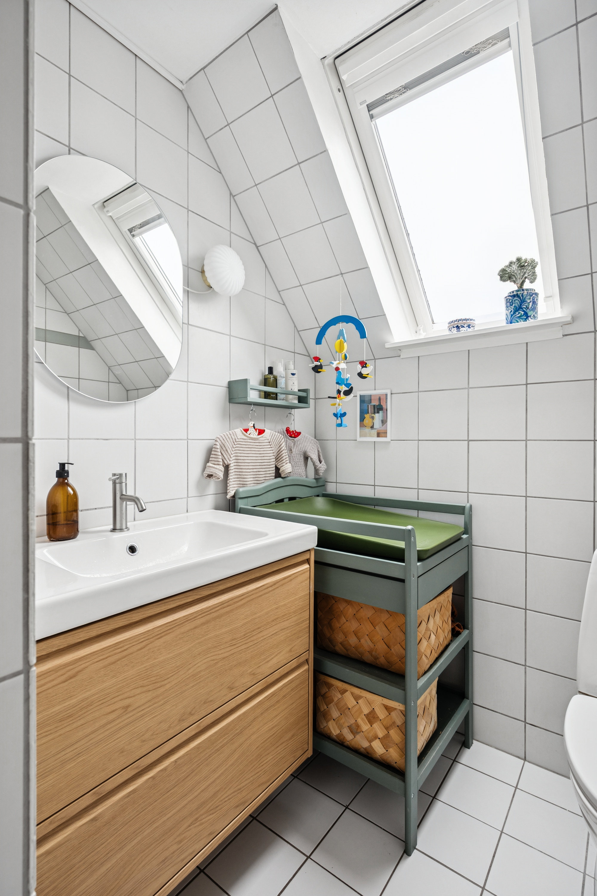 Fremhævet badeværelse billede i fuldskærmstilstand. Billede af Emdrup Kærvej 3, 1., 2400 København NV