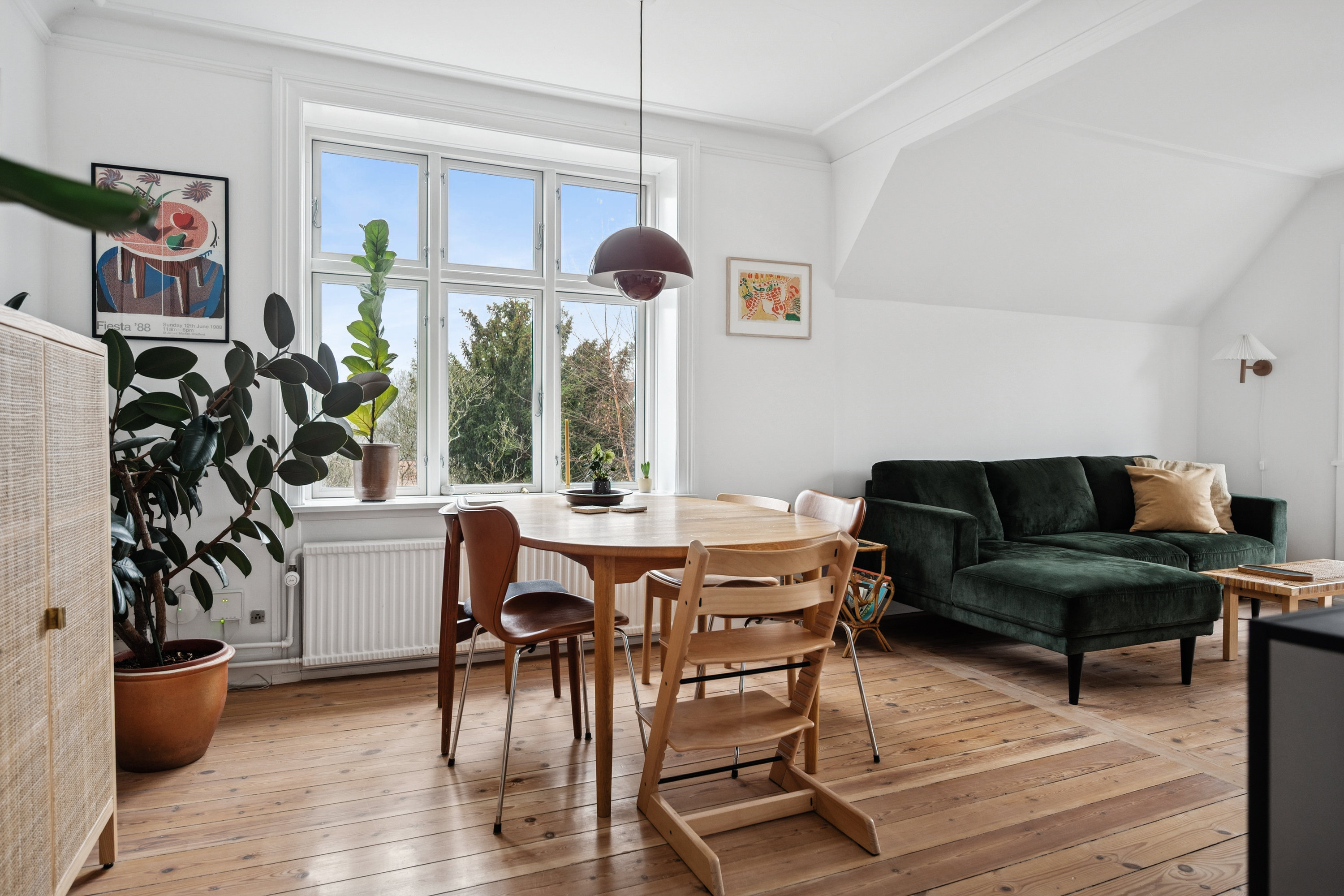 Fremhævet stue billede i fuldskærmstilstand. Billede af Emdrup Kærvej 3, 1., 2400 København NV