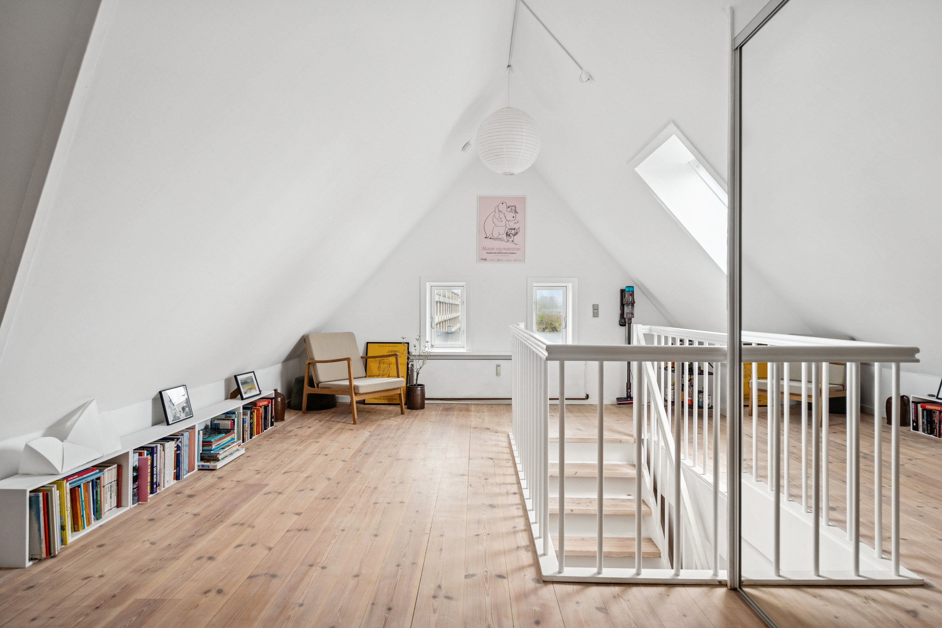 Fremhævet stue billede i fuldskærmstilstand. Billede af Emdrup Kærvej 3, 1., 2400 København NV