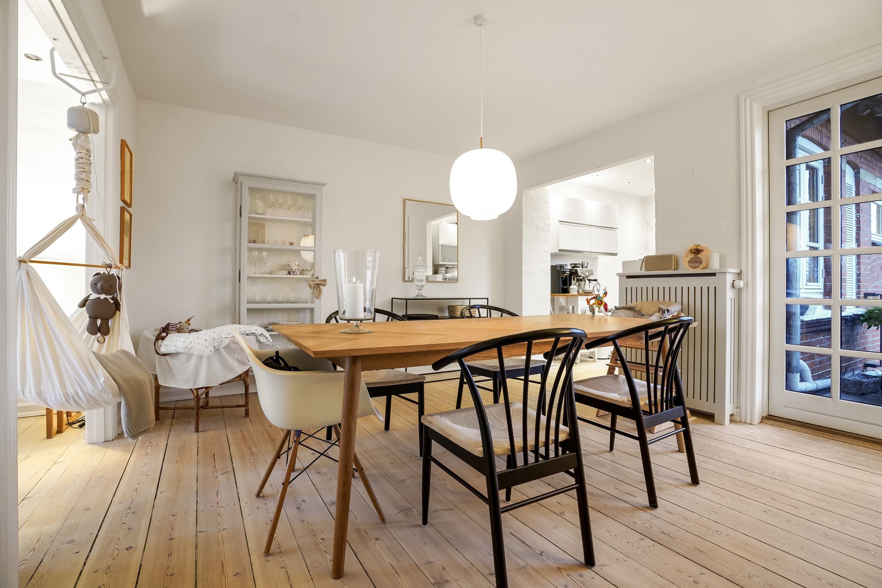 Fremhævet stue billede i fuldskærmstilstand. Billede af Kastanievej 12, 1., 5230 Odense M