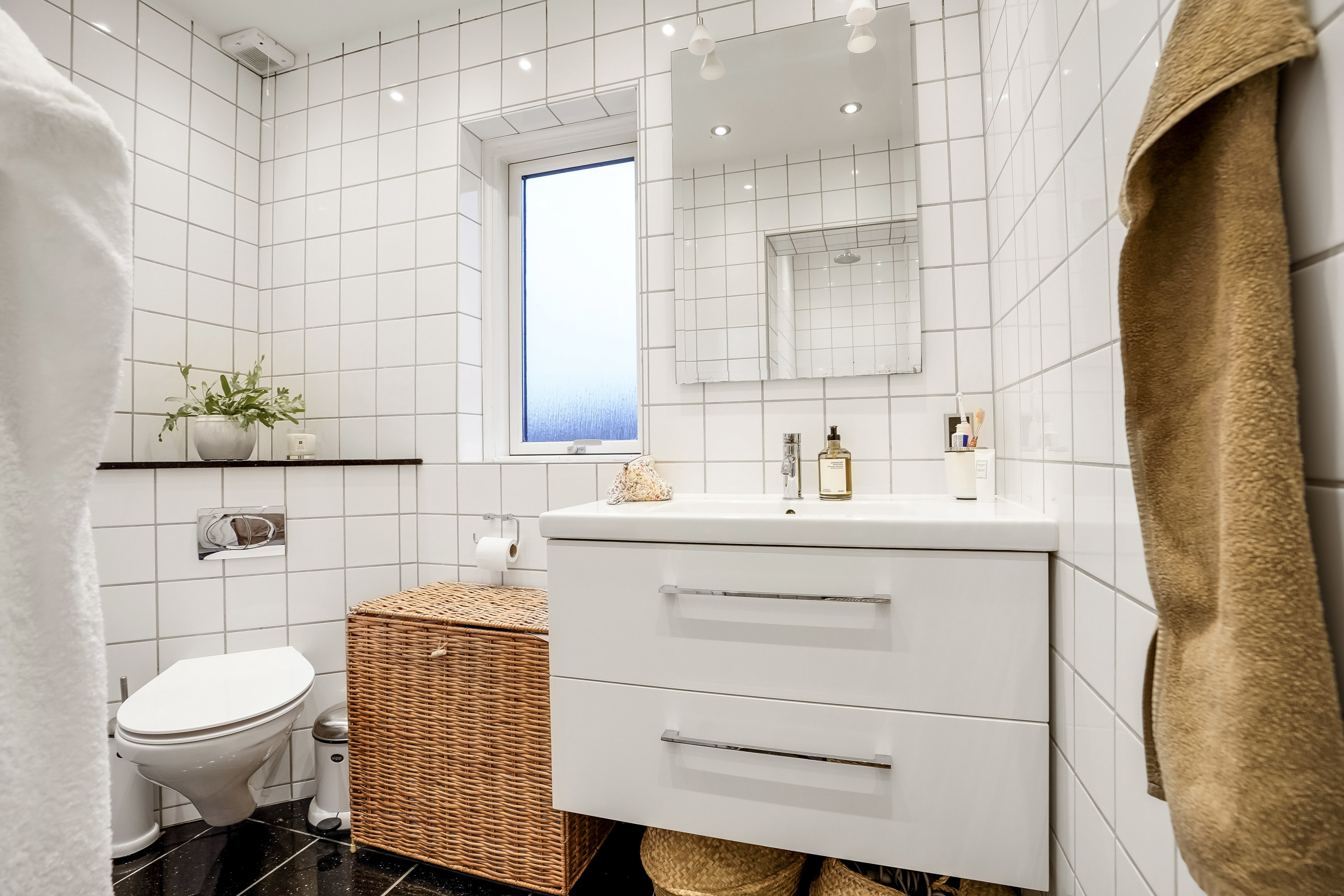 Fremhævet toilet billede i fuldskærmstilstand. Billede af Kastanievej 12, 1., 5230 Odense M