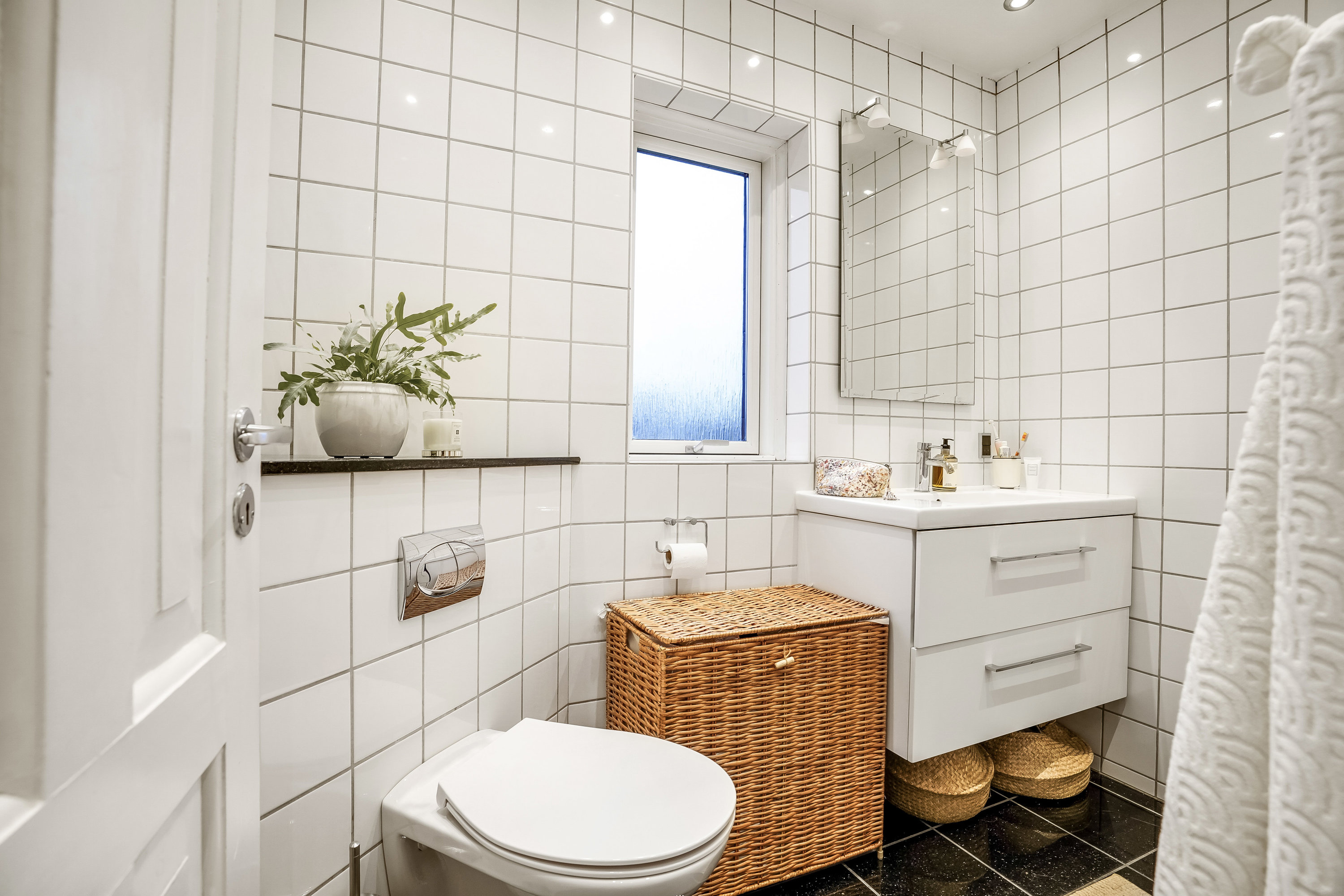 Fremhævet toilet billede i fuldskærmstilstand. Billede af Kastanievej 12, 1., 5230 Odense M