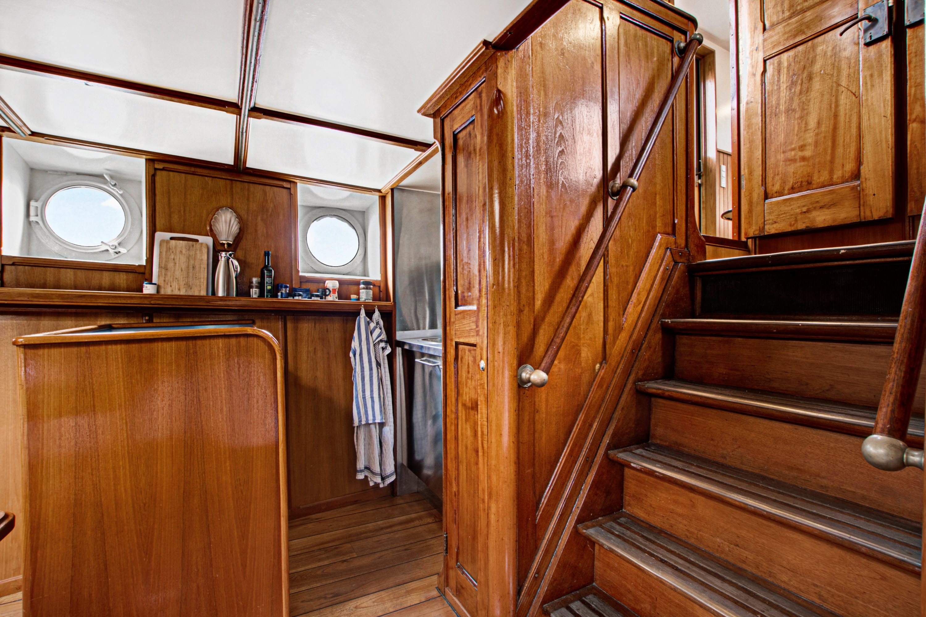 Fremhævet trappe billede i fuldskærmstilstand. Billede af Refshalevej 141G, 1432 København K