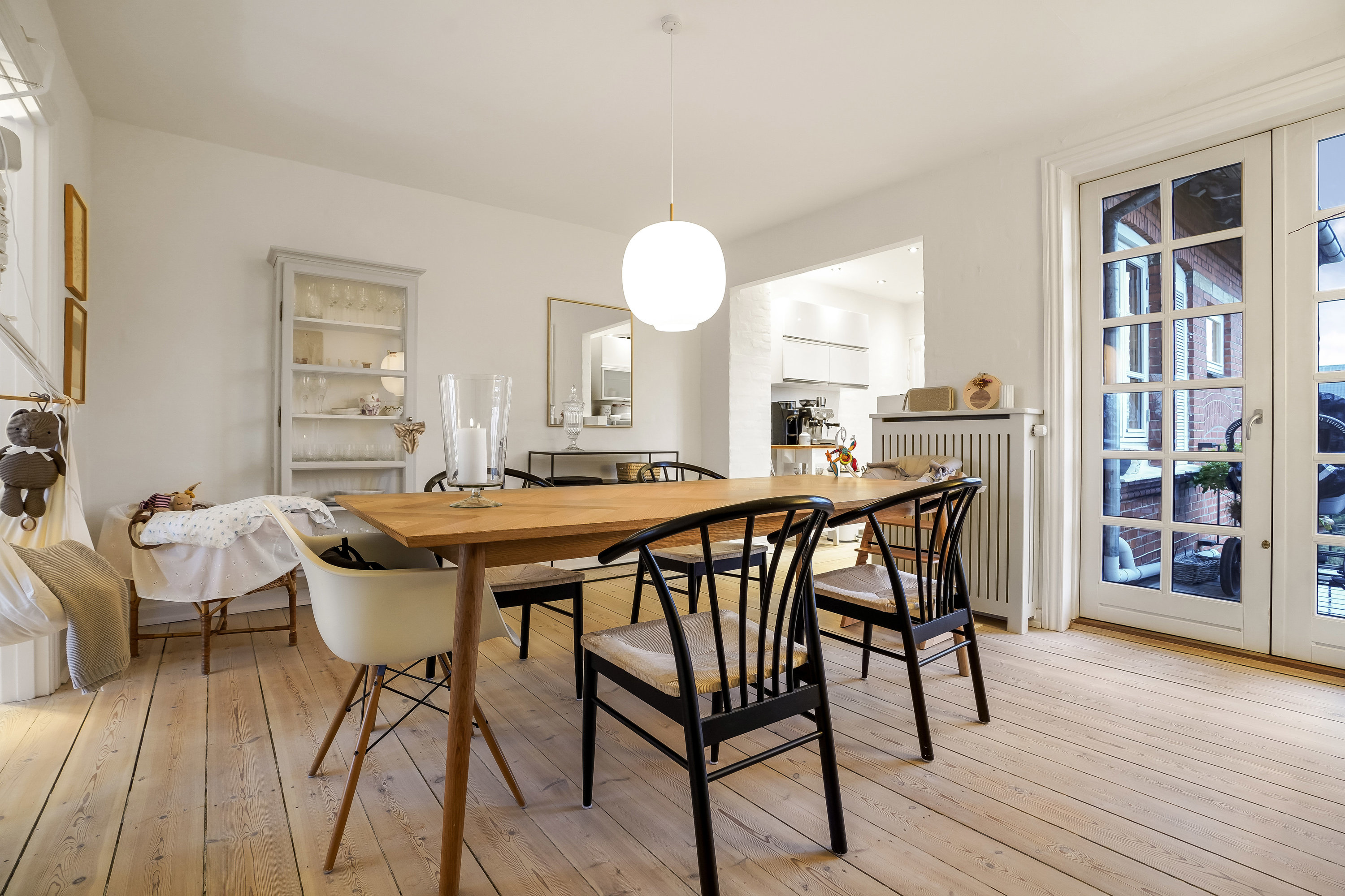 Fremhævet stue billede i fuldskærmstilstand. Billede af Kastanievej 12, 1., 5230 Odense M