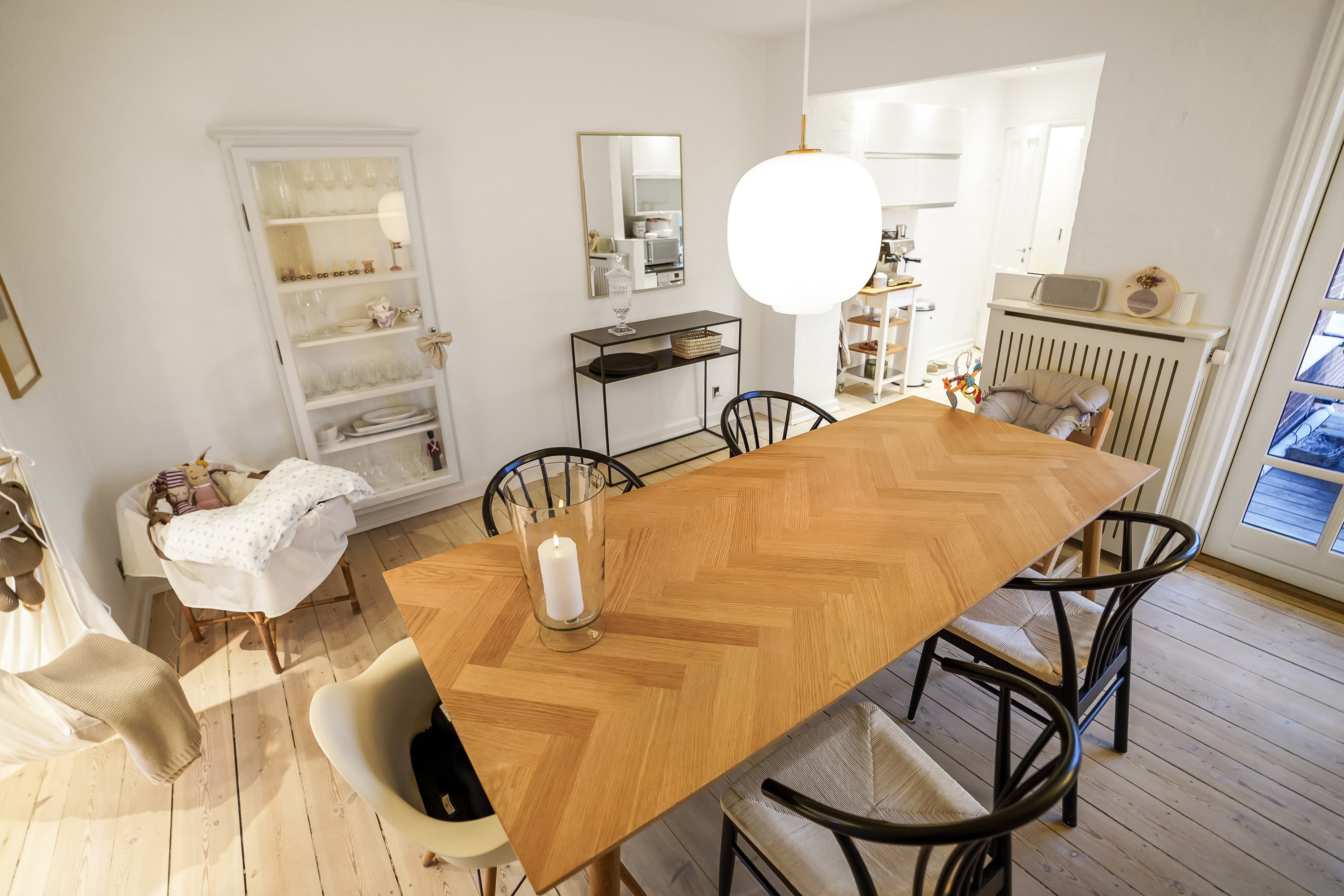 Fremhævet stue billede i fuldskærmstilstand. Billede af Kastanievej 12, 1., 5230 Odense M