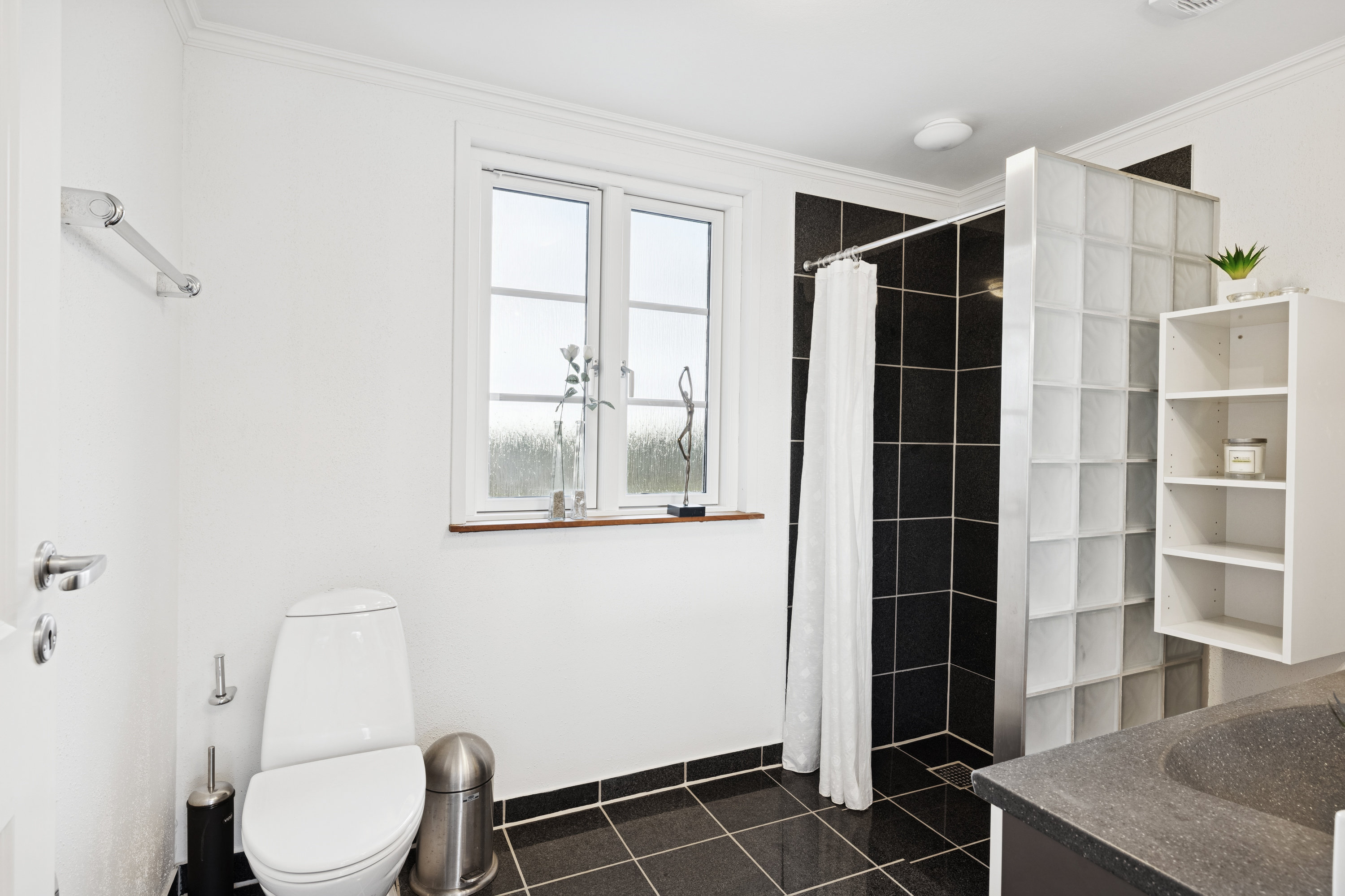 Fremhævet badeværelse billede i fuldskærmstilstand. Billede af Venøvej 33, Ørslevkl Sø, 7840 Højslev