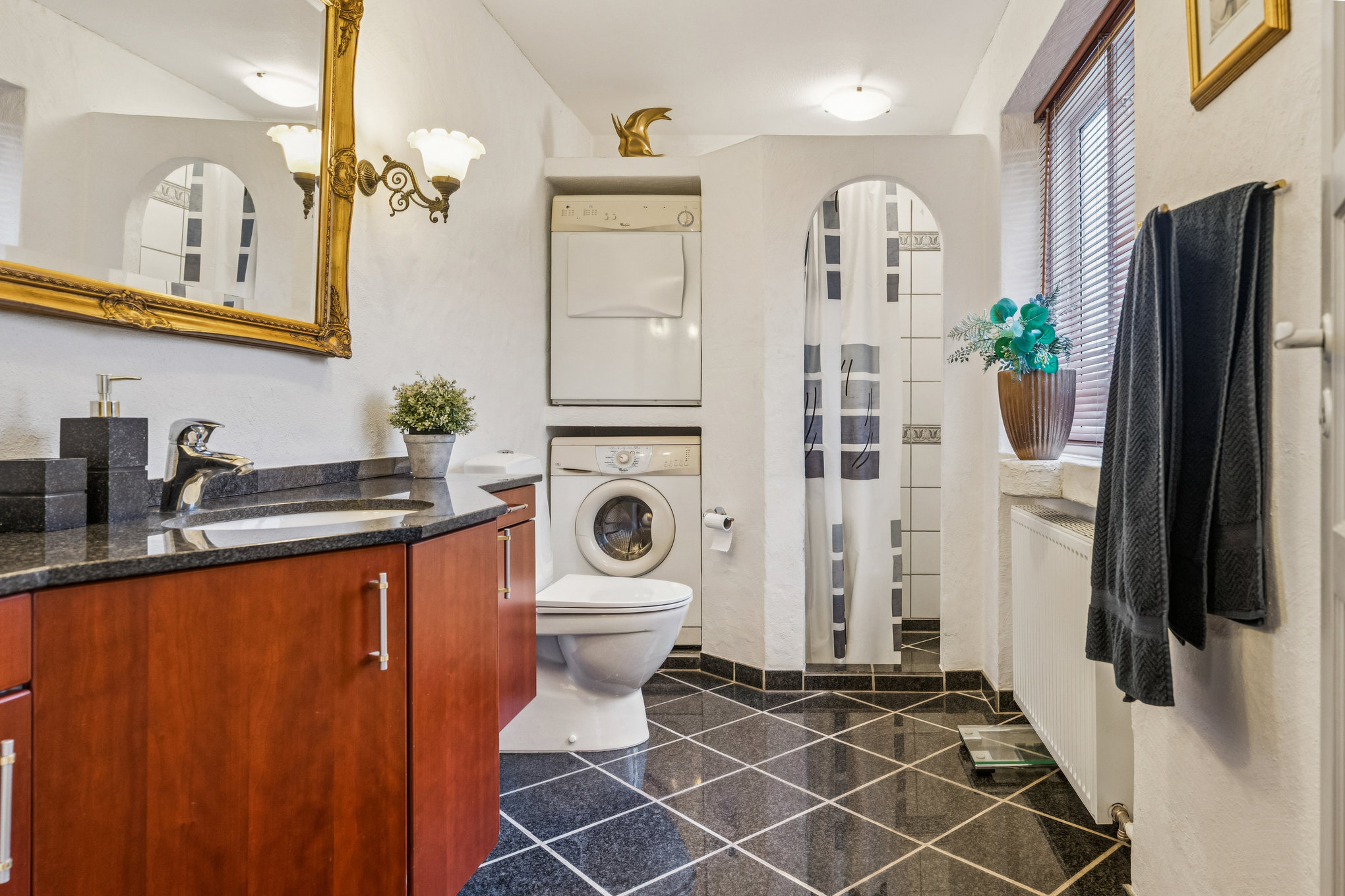 Fremhævet badeværelse billede i fuldskærmstilstand. Billede af Vænget 15, 8940 Randers SV