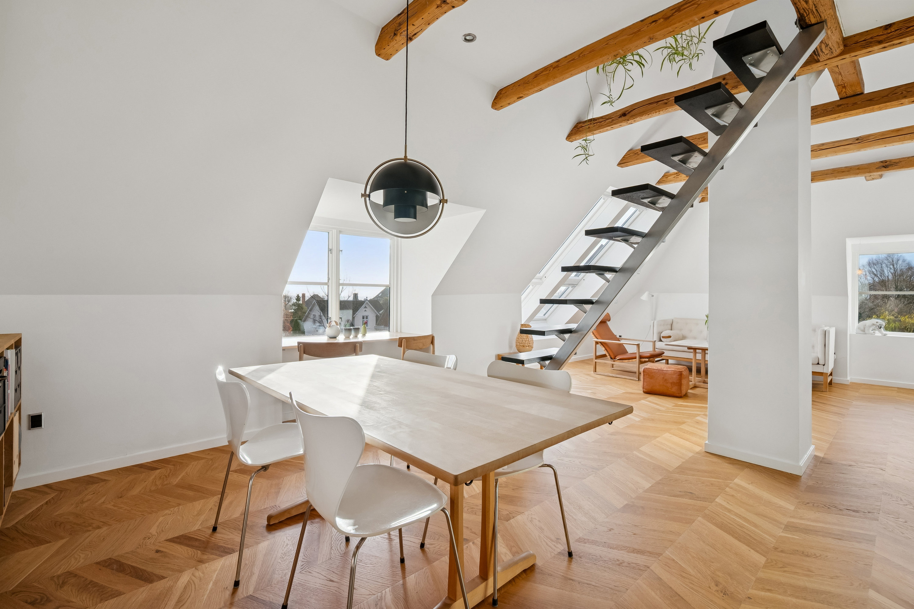 Fremhævet stue billede i fuldskærmstilstand. Billede af Lindevangsvej 5, 2. th., 8240 Risskov