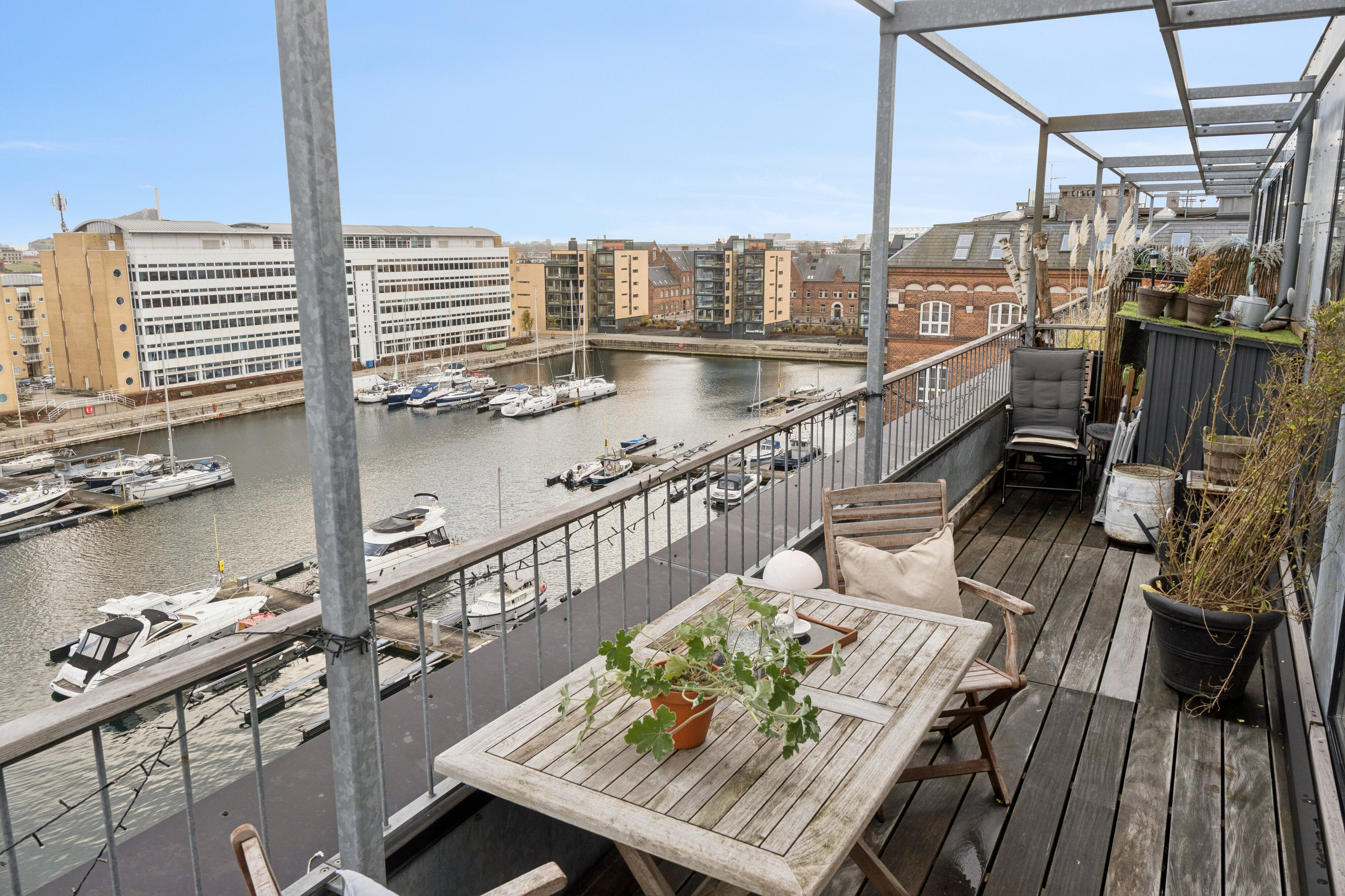 Fremhævet altan billede i fuldskærmstilstand. Billede af Dampfærgevej 12, 6. tv., 2100 København Ø