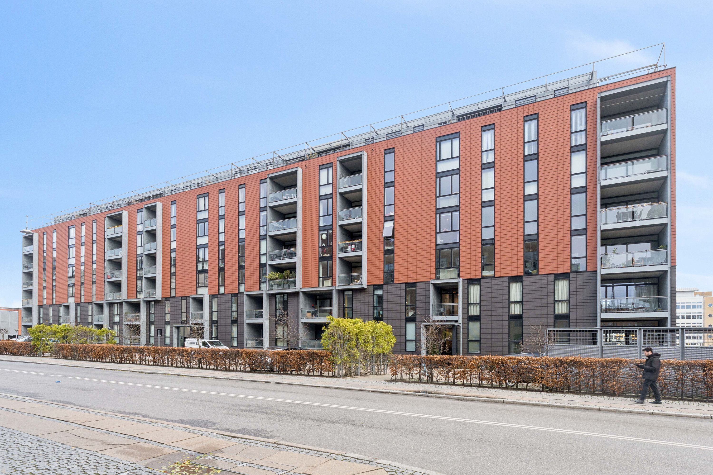 Fremhævet facade billede i fuldskærmstilstand. Billede af Dampfærgevej 12, 6. tv., 2100 København Ø