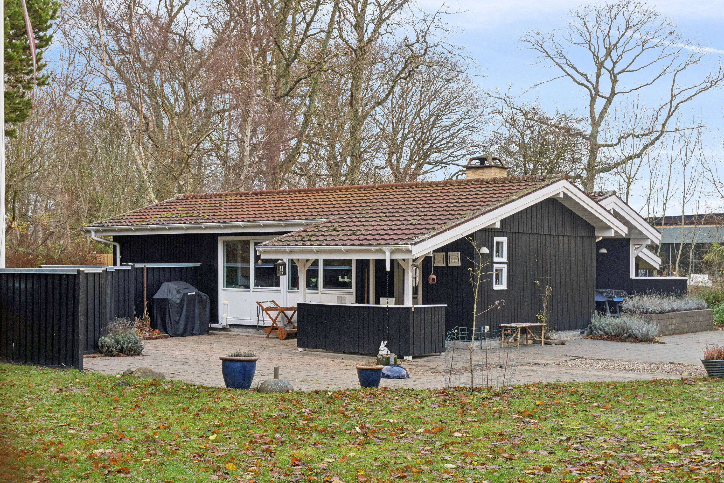 Fremhævet set fra haven billede i fuldskærmstilstand. Billede af Lillerisvænget 6, Bildsø, 4200 Slagelse