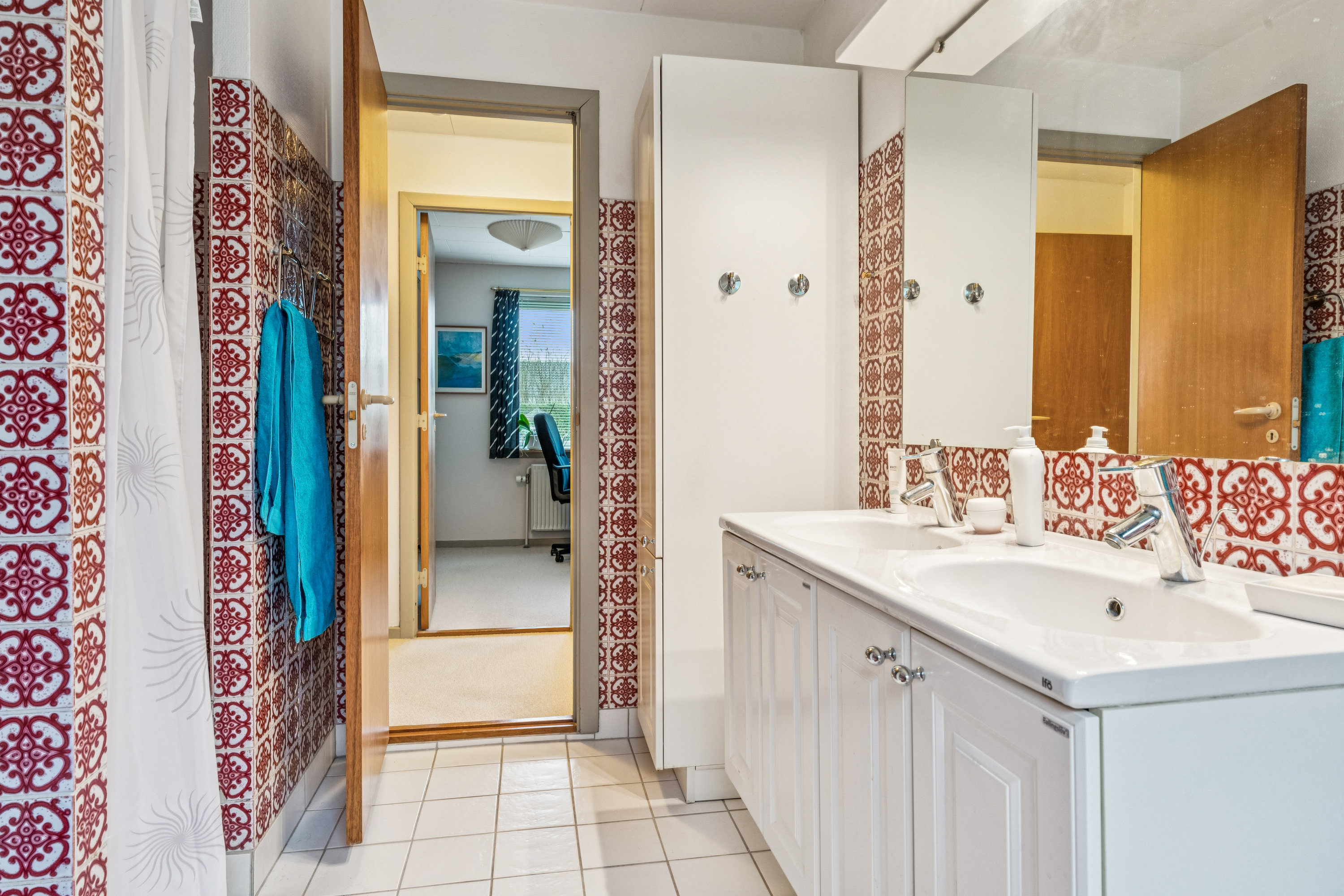 Fremhævet badeværelse billede i fuldskærmstilstand. Billede af Æblevangen 56, 9000 Aalborg