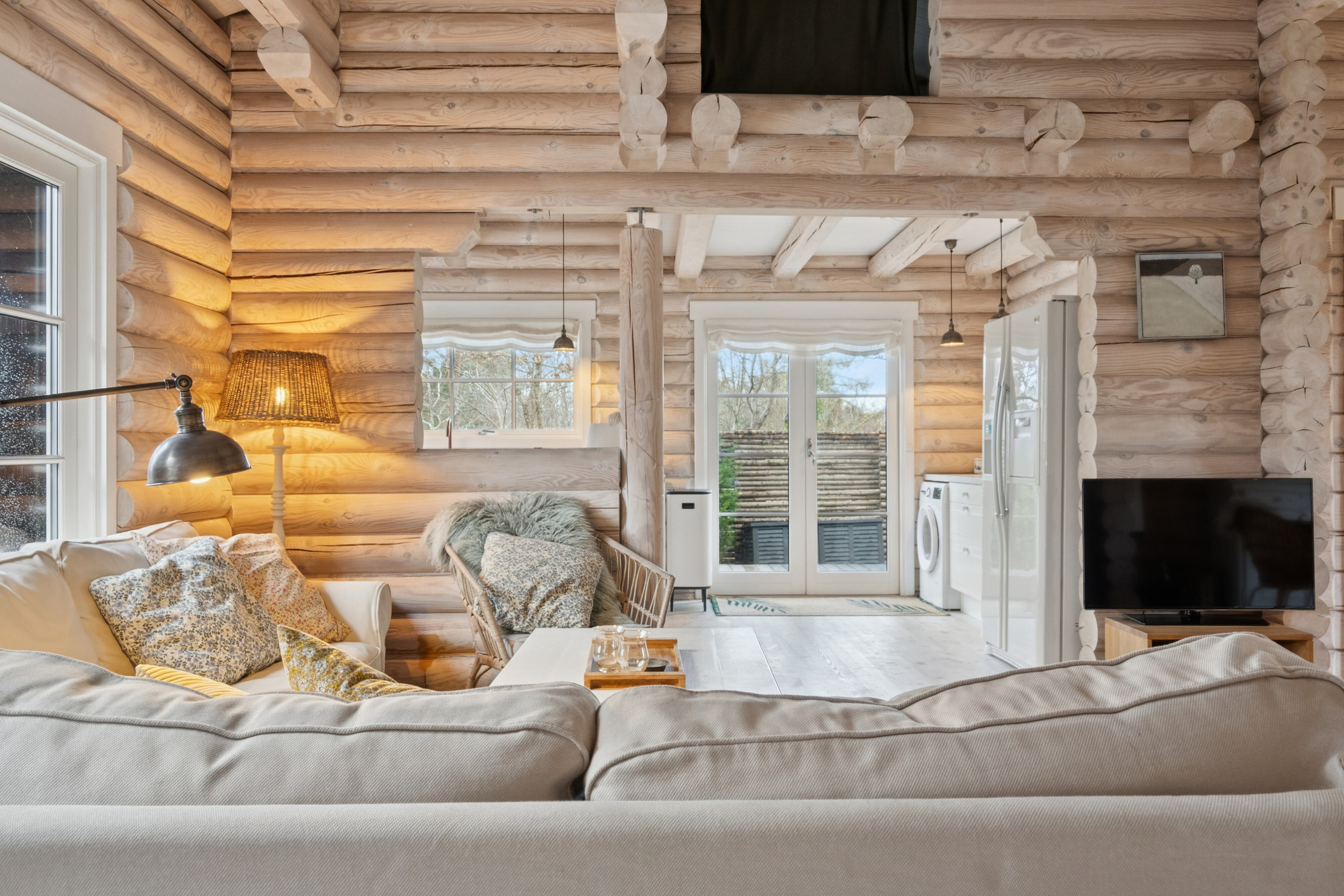 Fremhævet stue billede i fuldskærmstilstand. Billede af Multebærvej 10, Horneby Fælled, 3100 Hornbæk