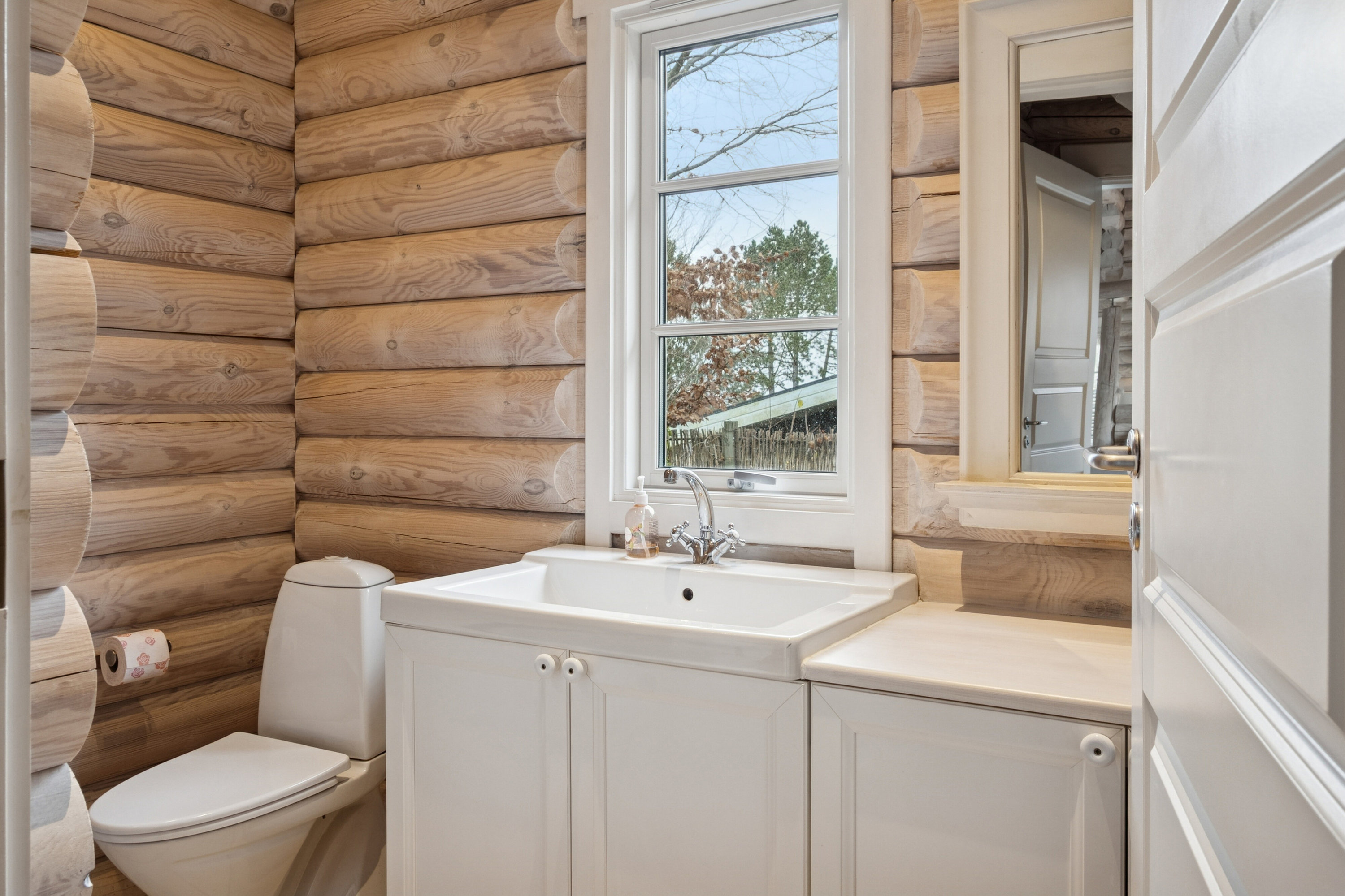 Fremhævet badeværelse billede i fuldskærmstilstand. Billede af Multebærvej 10, Horneby Fælled, 3100 Hornbæk