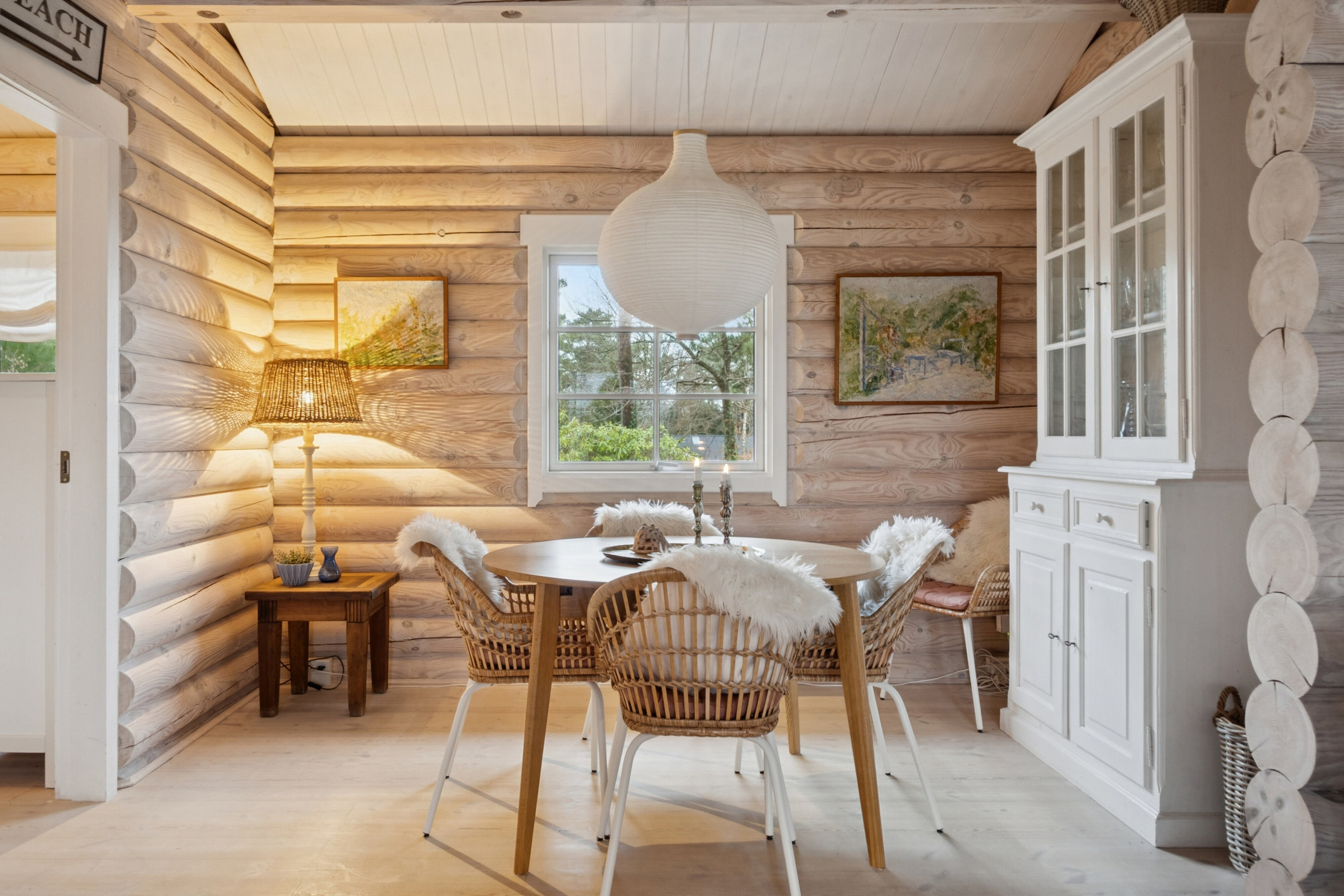 Fremhævet spisestue billede i fuldskærmstilstand. Billede af Multebærvej 10, Horneby Fælled, 3100 Hornbæk