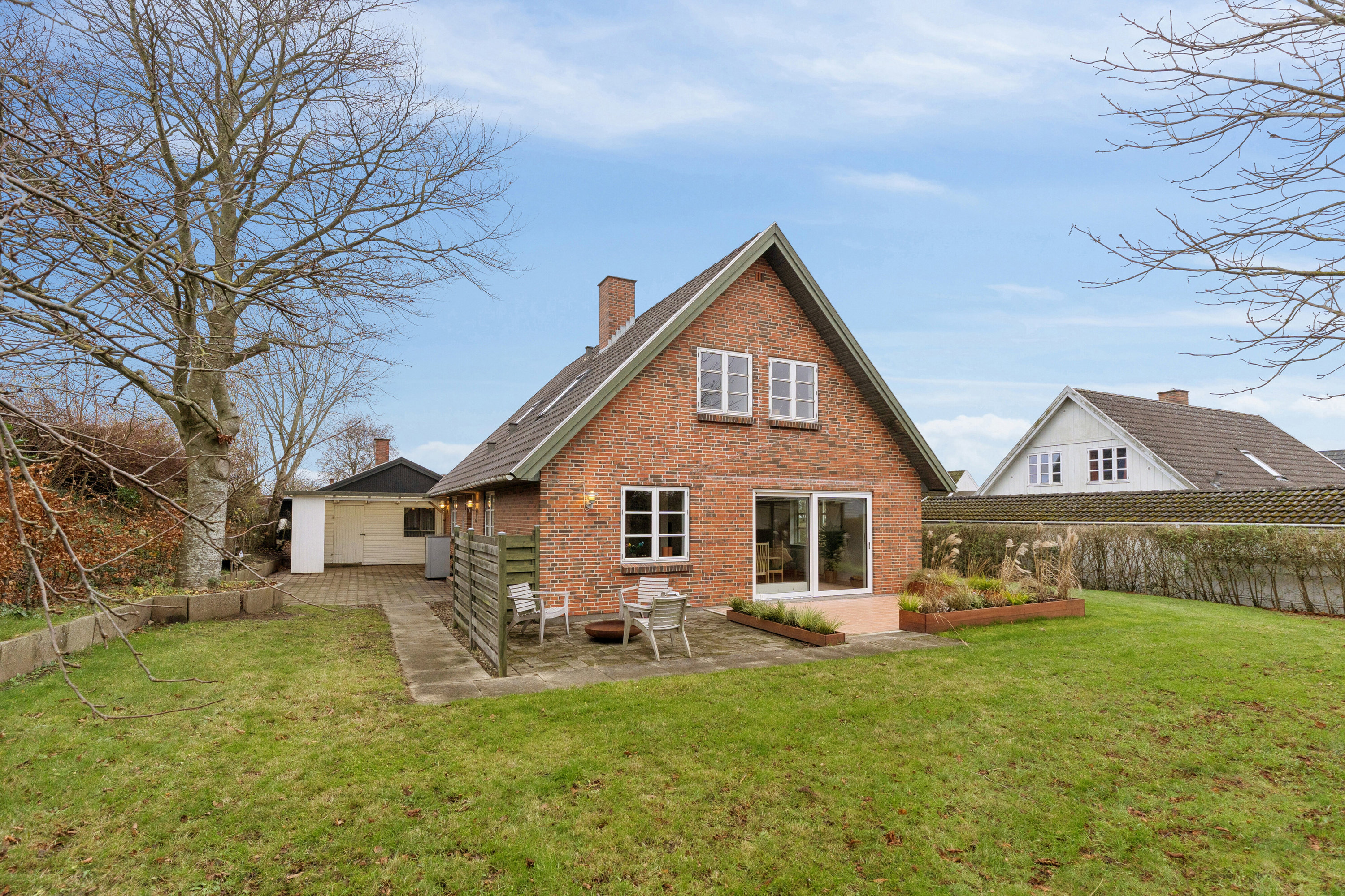 Fremhævet set fra haven billede i fuldskærmstilstand. Billede af Næråparken 8, Sønder Nærå, 5792 Årslev