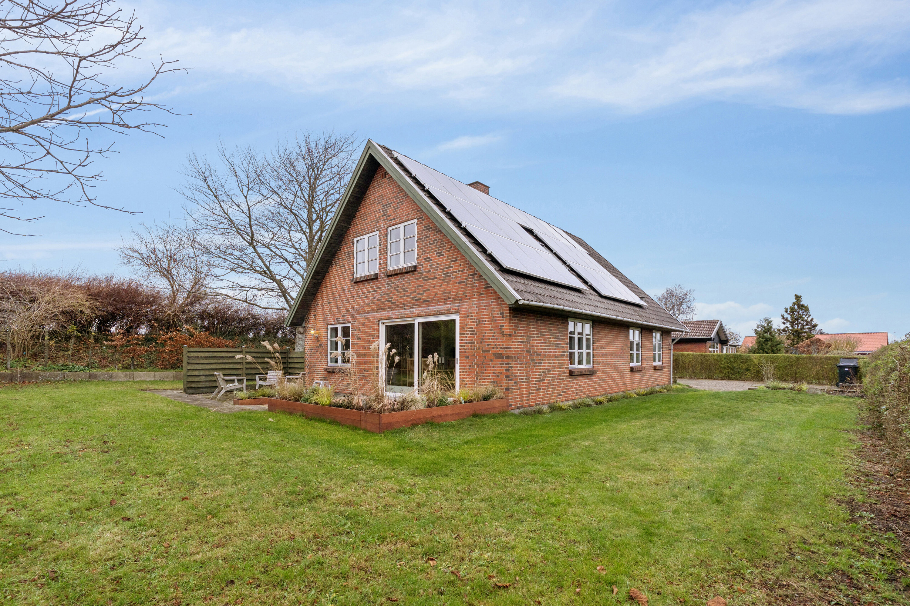 Miniaturebillede 1: set fra haven. Billede af Næråparken 8, Sønder Nærå, 5792 Årslev