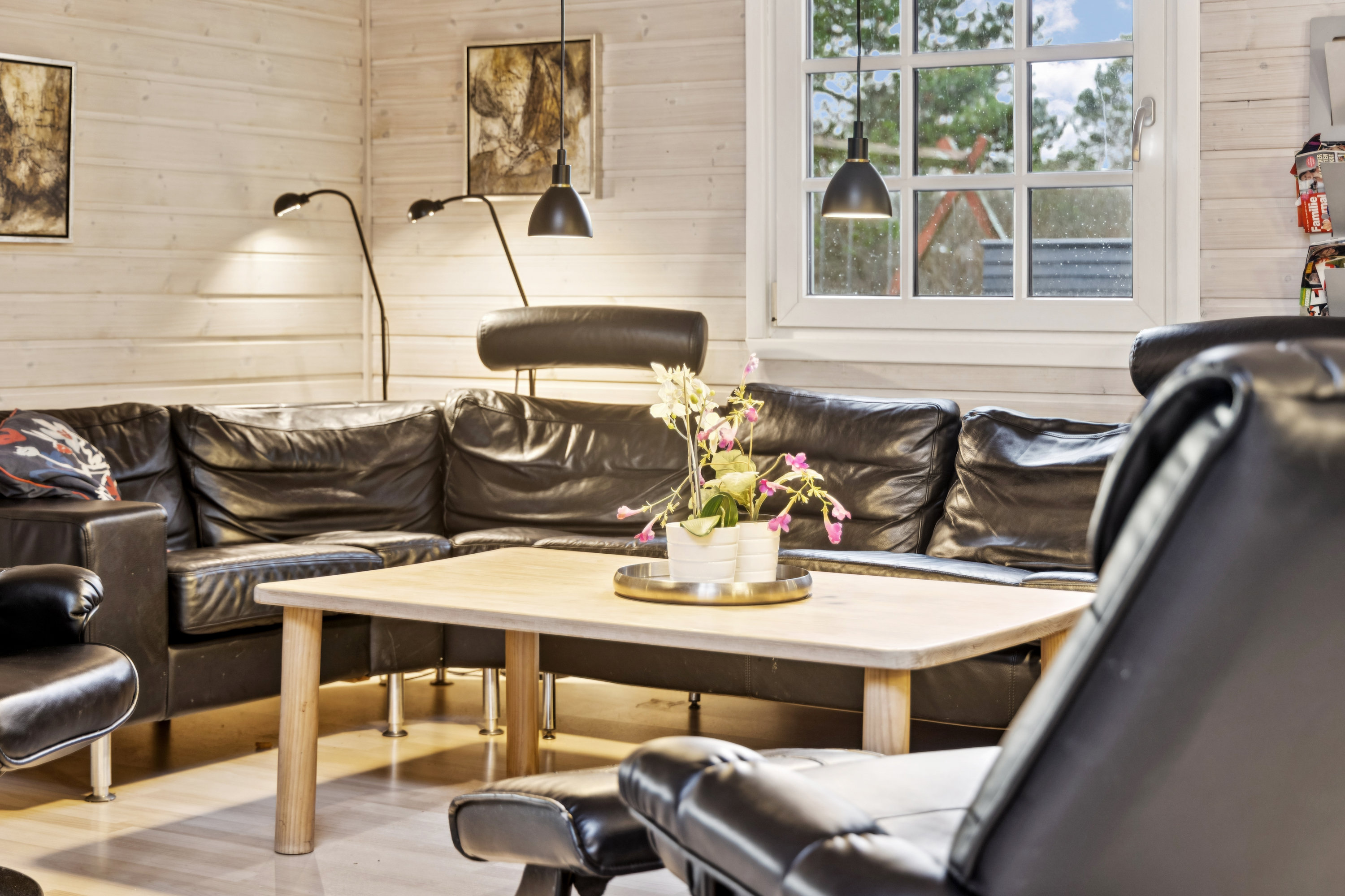 Fremhævet stue billede i fuldskærmstilstand. Billede af Sommervej 11, 9370 Hals