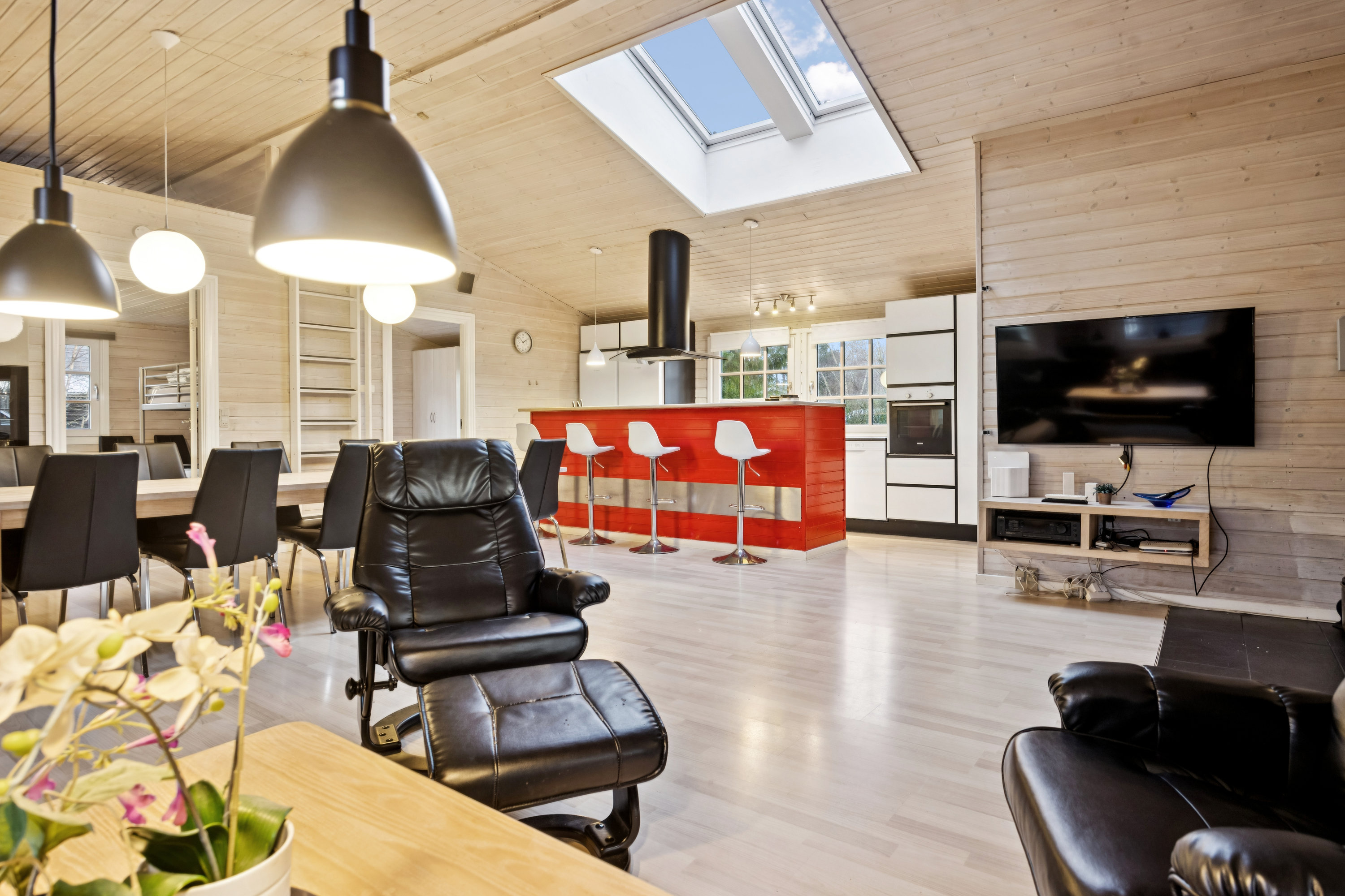 Fremhævet stue billede i fuldskærmstilstand. Billede af Sommervej 11, 9370 Hals