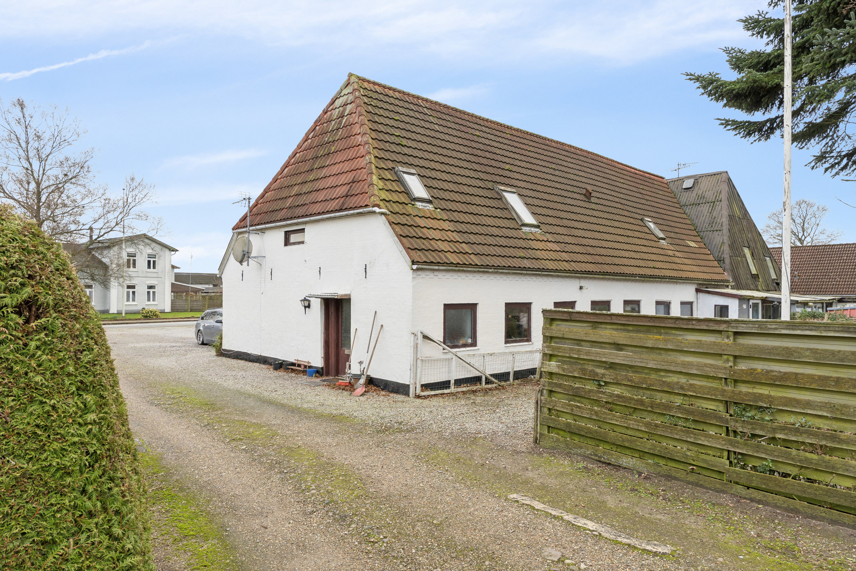 Fremhævet set fra vejen billede i fuldskærmstilstand. Billede af Vestergade 16, Frøslev, 6330 Padborg