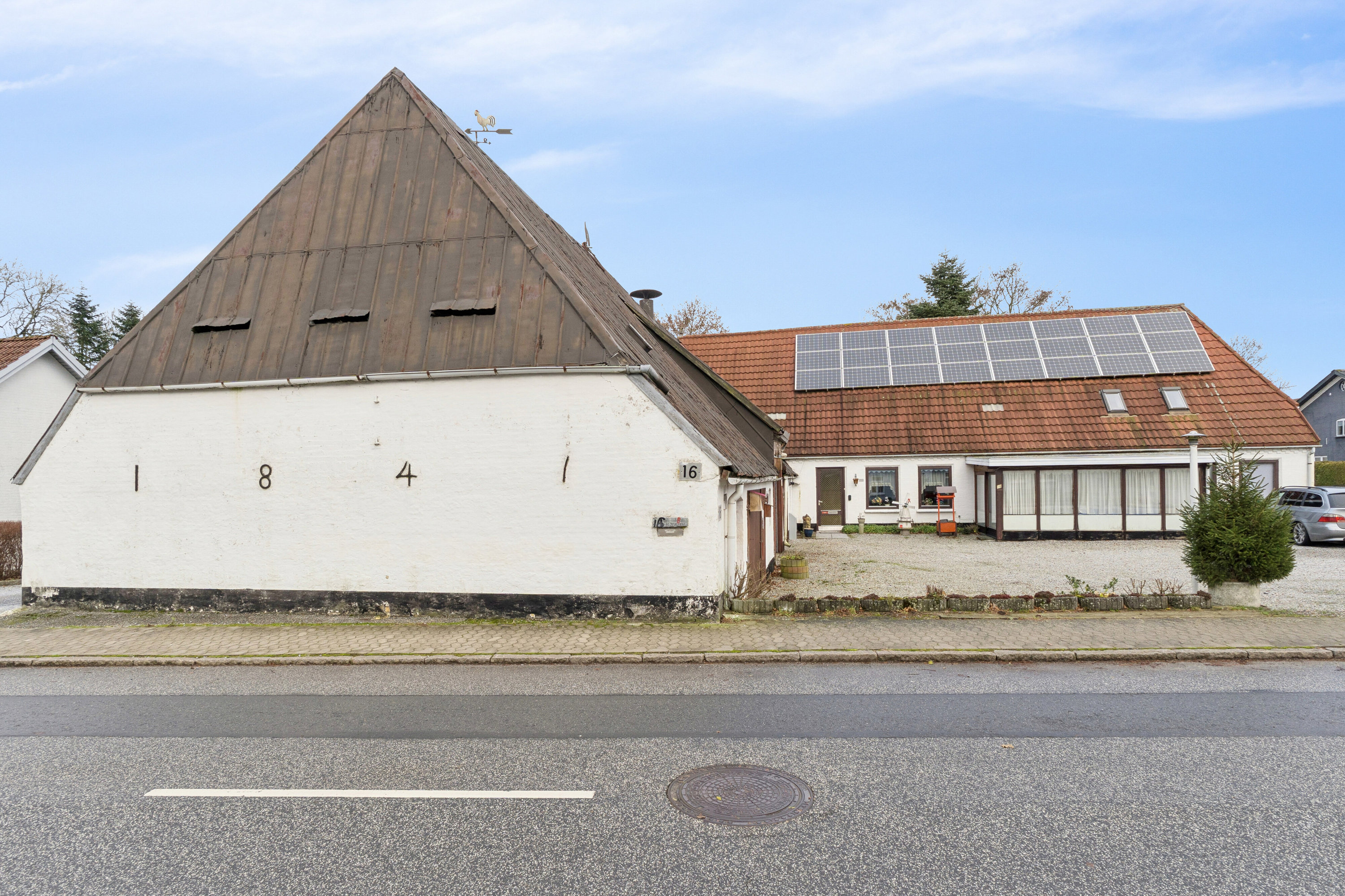 Fremhævet set fra vejen billede i fuldskærmstilstand. Billede af Vestergade 16, Frøslev, 6330 Padborg