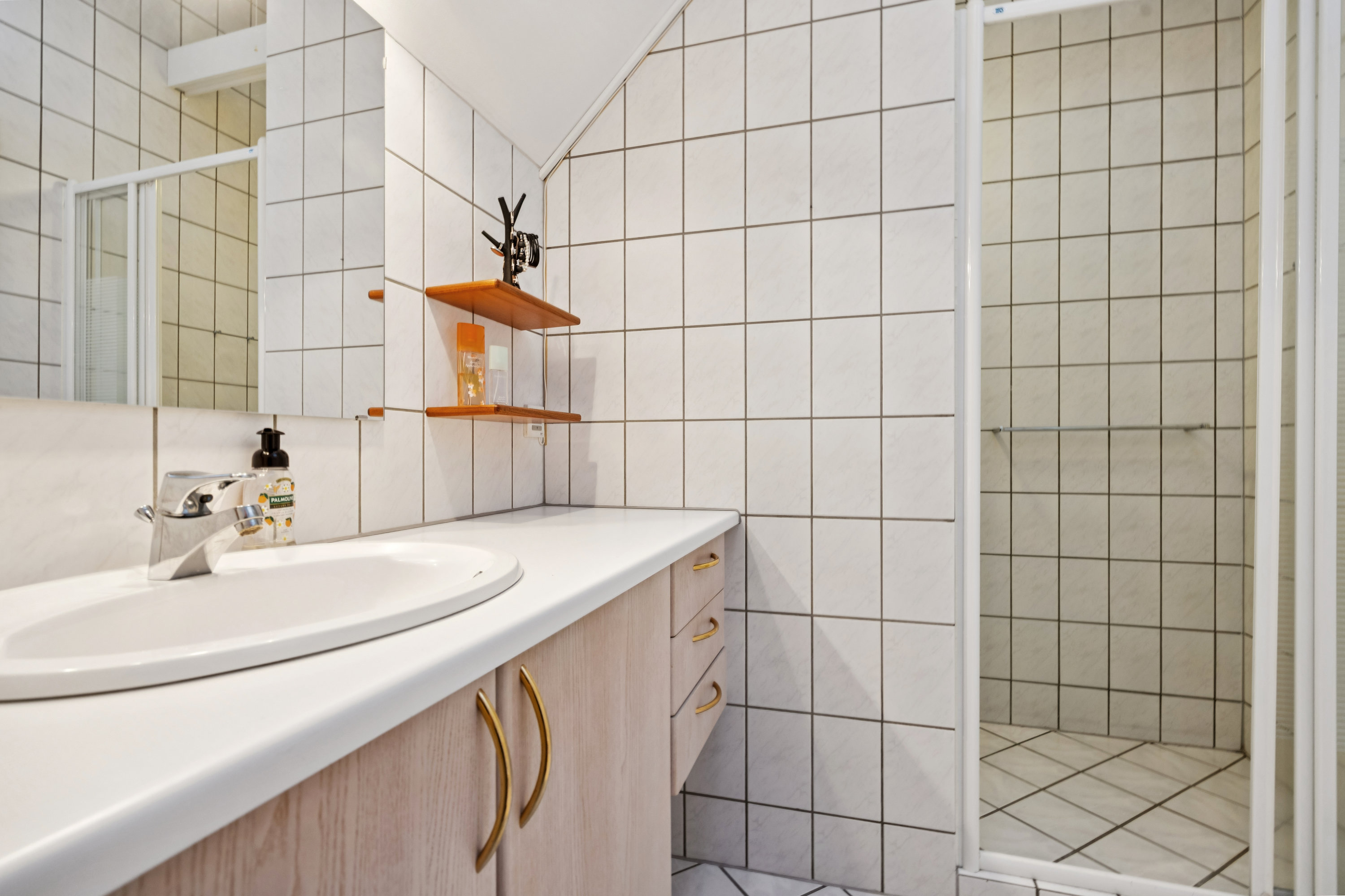 Fremhævet badeværelse billede i fuldskærmstilstand. Billede af Vestpieren 10, 9370 Hals