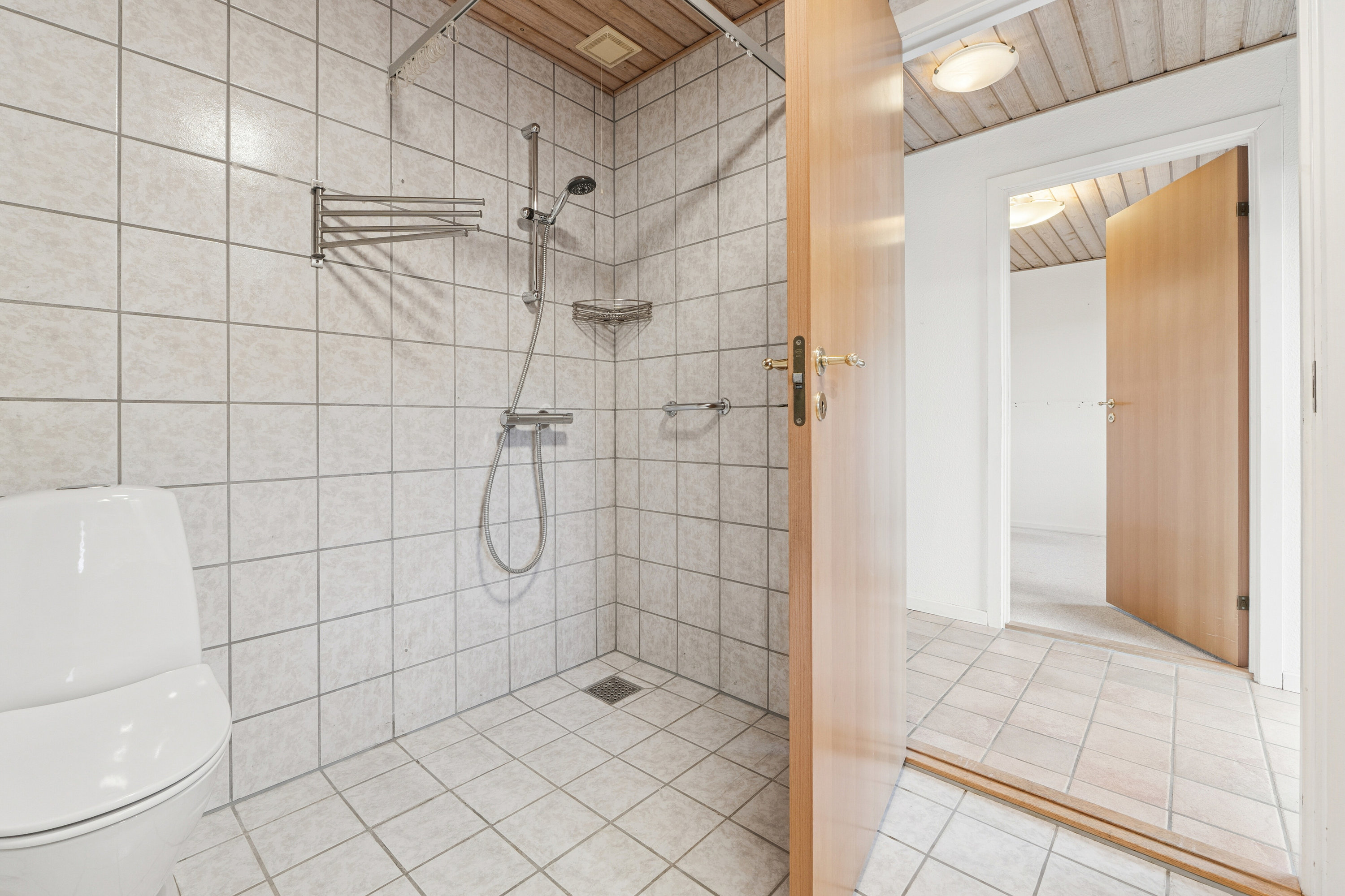 Fremhævet badeværelse billede i fuldskærmstilstand. Billede af Lundsager 38, 5750 Ringe