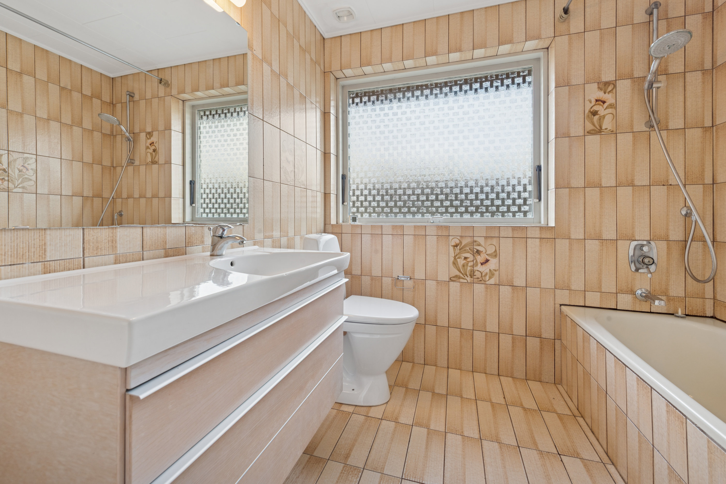 Fremhævet badeværelse billede i fuldskærmstilstand. Billede af Hellevej 11, 2670 Greve