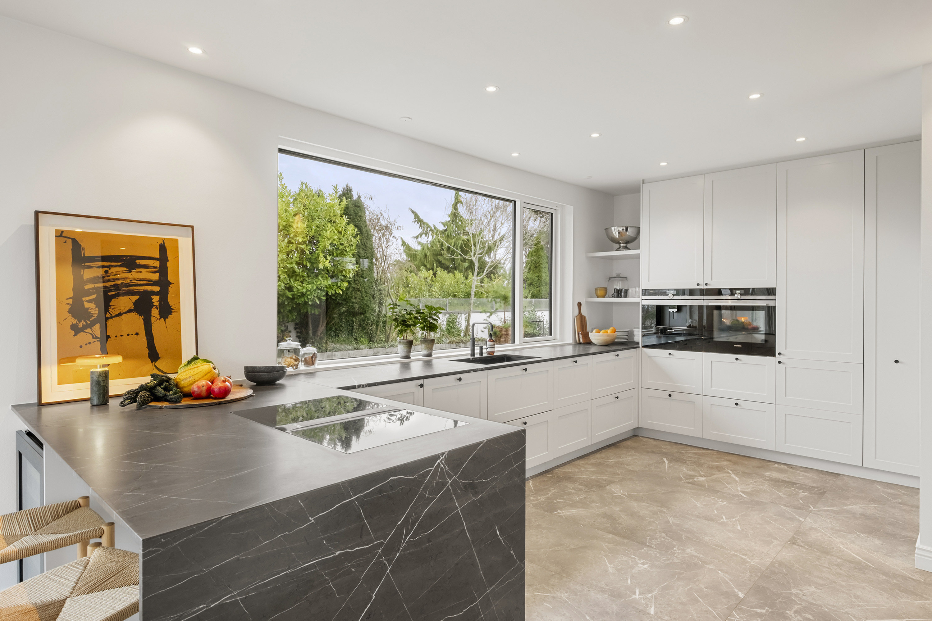 Fremhævet køkken billede i fuldskærmstilstand. Billede af Rosavej 28, 2930 Klampenborg