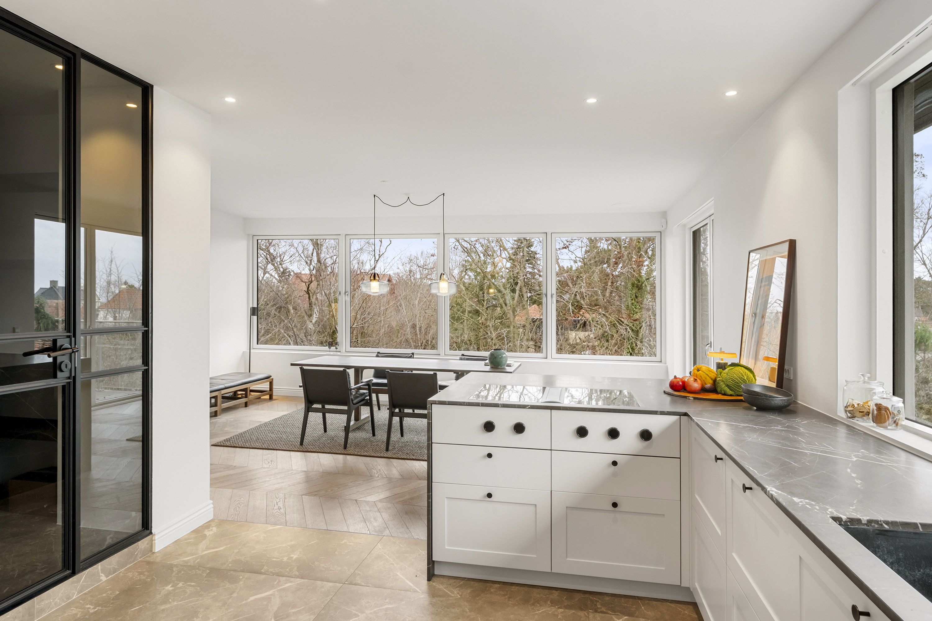 Fremhævet køkken billede i fuldskærmstilstand. Billede af Rosavej 28, 2930 Klampenborg