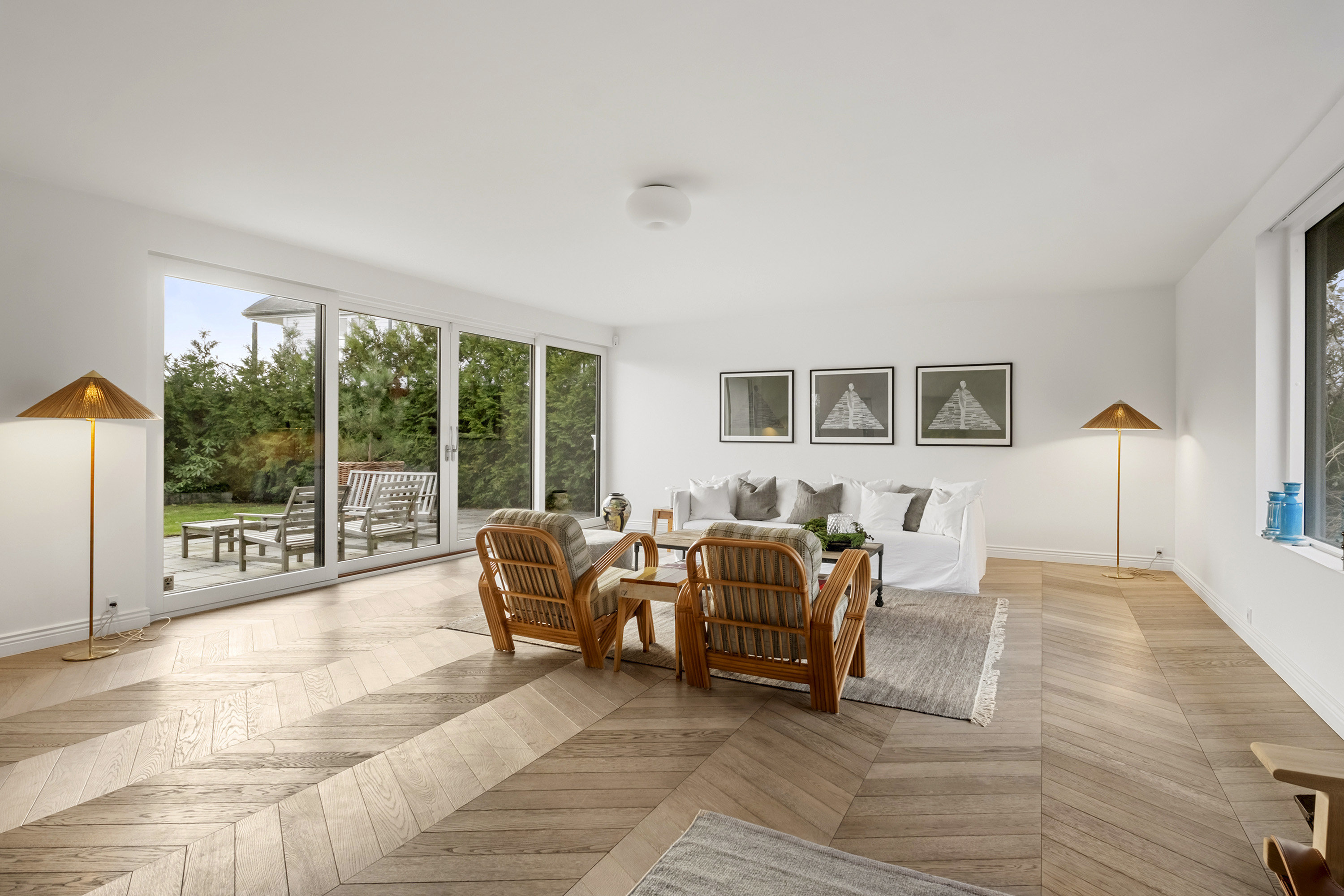 Fremhævet stue billede i fuldskærmstilstand. Billede af Rosavej 28, 2930 Klampenborg