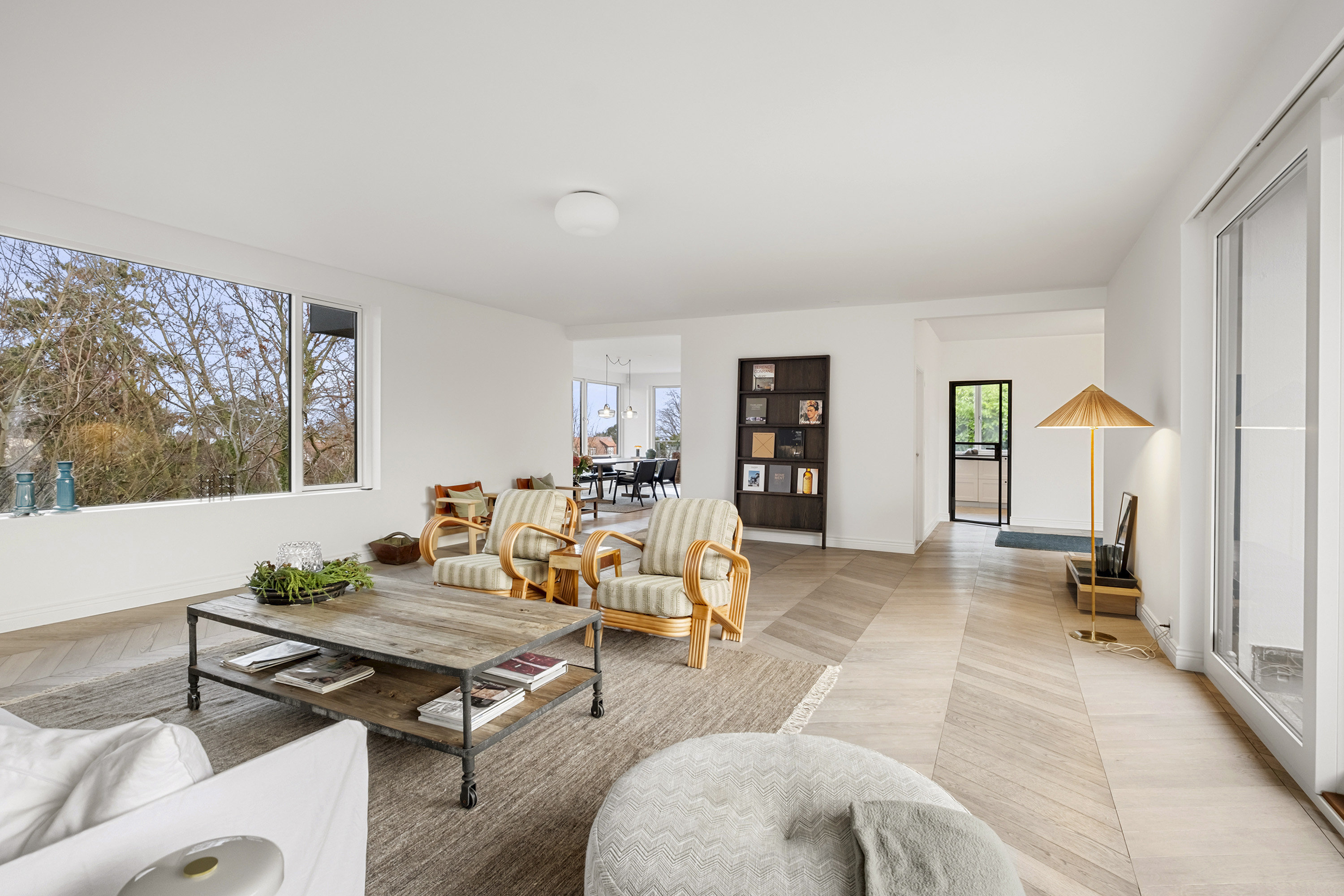 Fremhævet stue billede i fuldskærmstilstand. Billede af Rosavej 28, 2930 Klampenborg