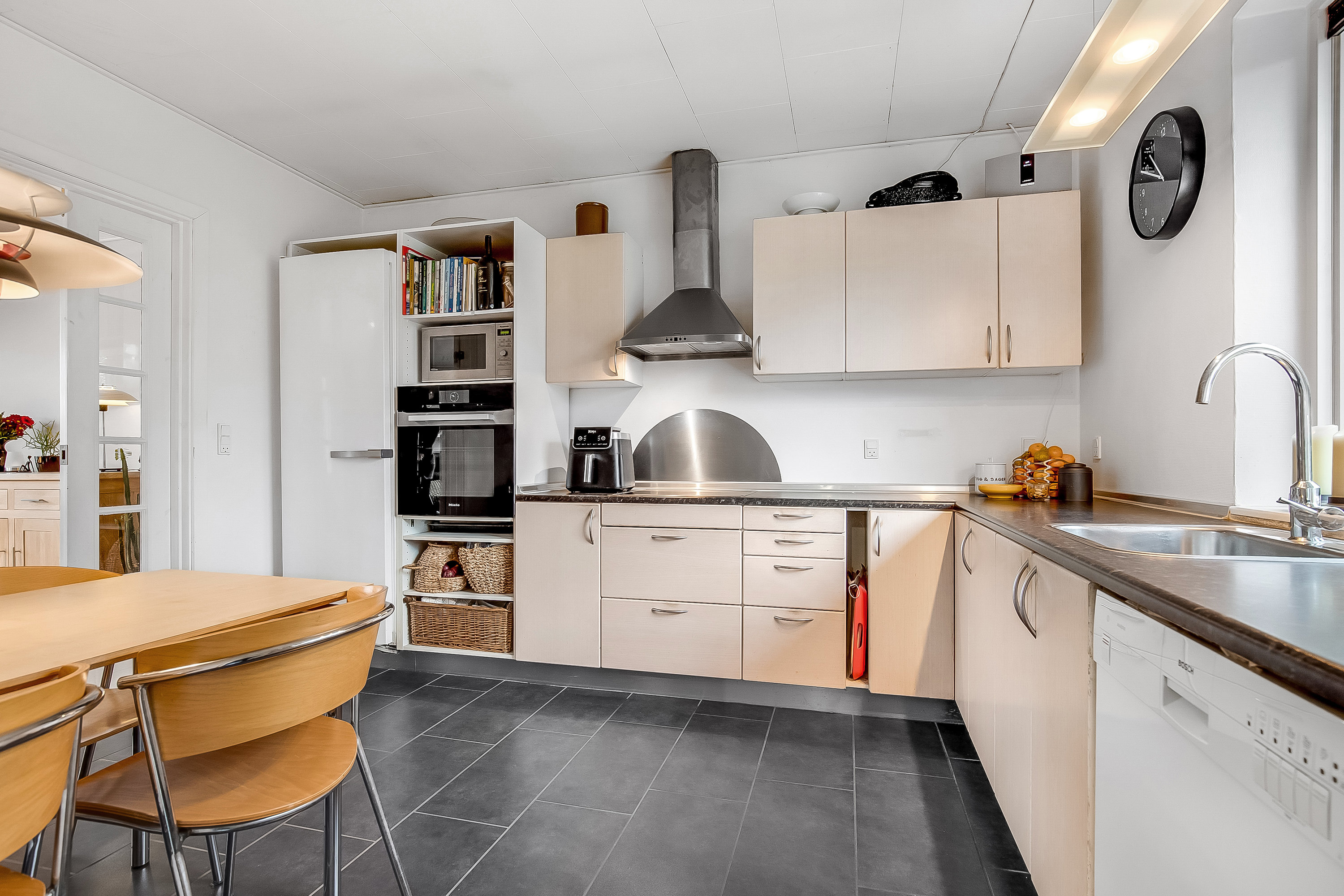 Fremhævet køkken billede i fuldskærmstilstand. Billede af Hvidøre 10, 6580 Vamdrup