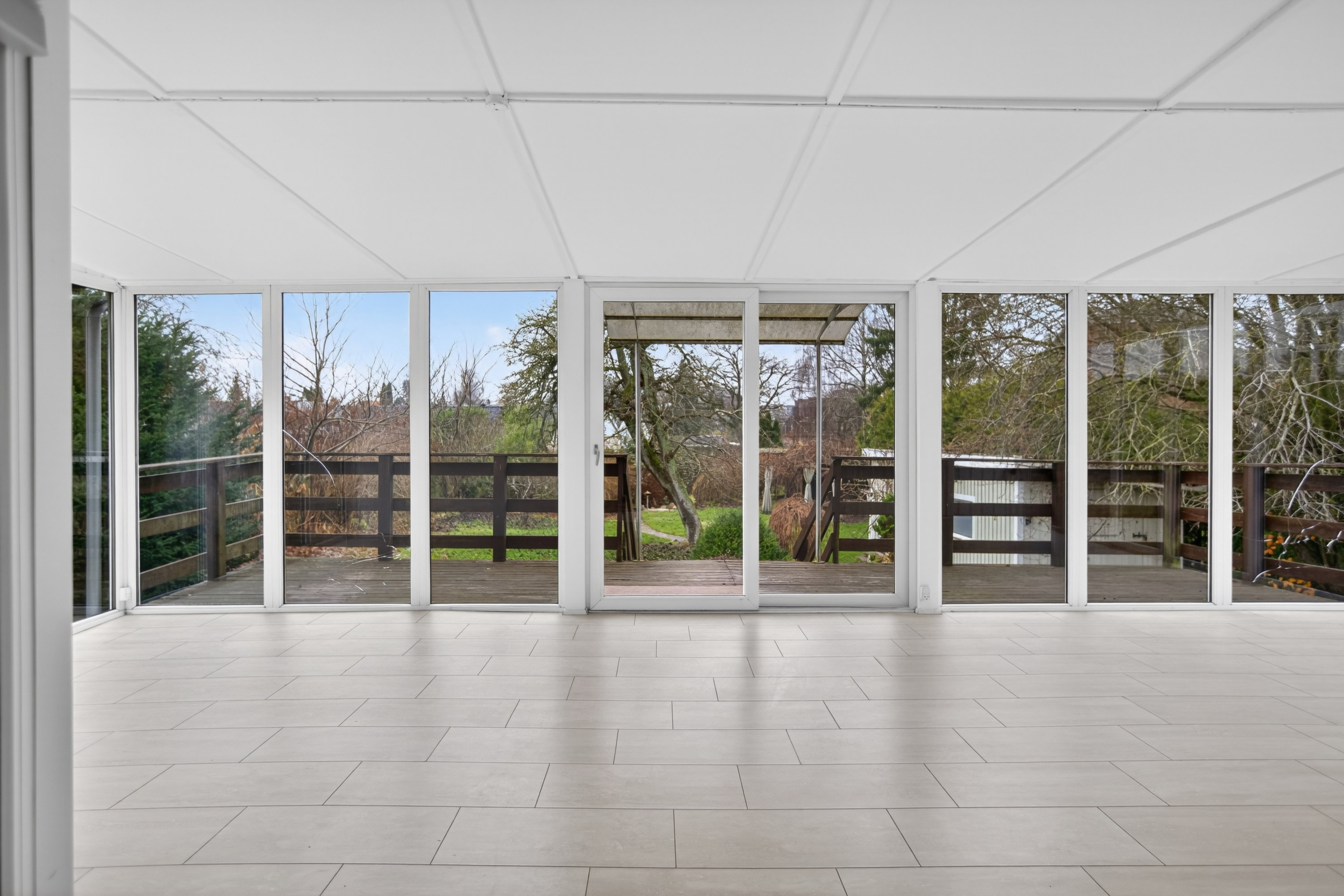 Fremhævet udestue billede i fuldskærmstilstand. Billede af Vestermarken 2B, 2750 Ballerup