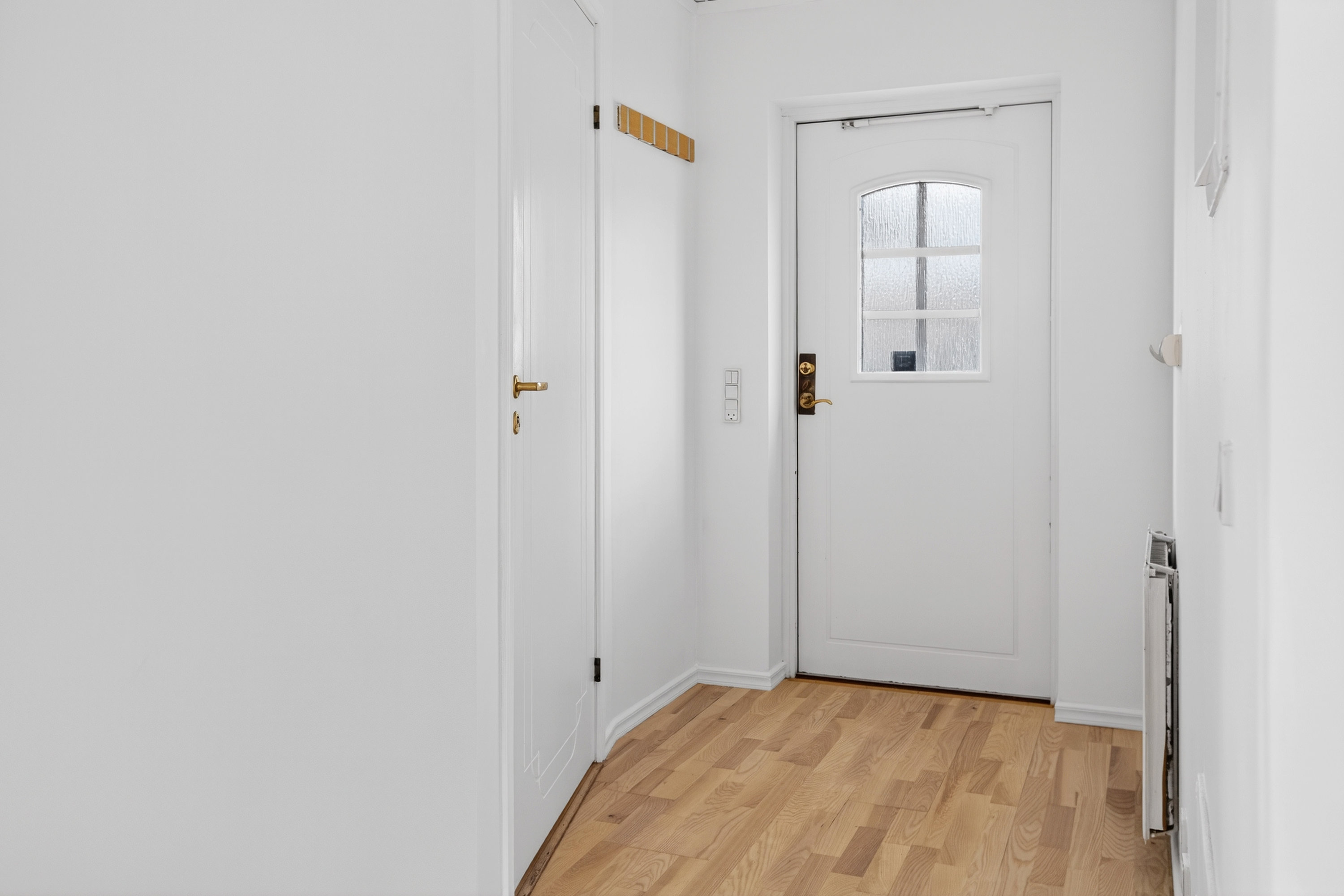 Fremhævet 1. sal entré billede i fuldskærmstilstand. Billede af Vestermarken 2B, 2750 Ballerup